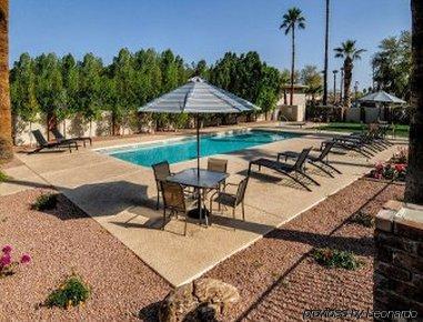 Howard Johnson By Wyndham Old Town Hotel 2*