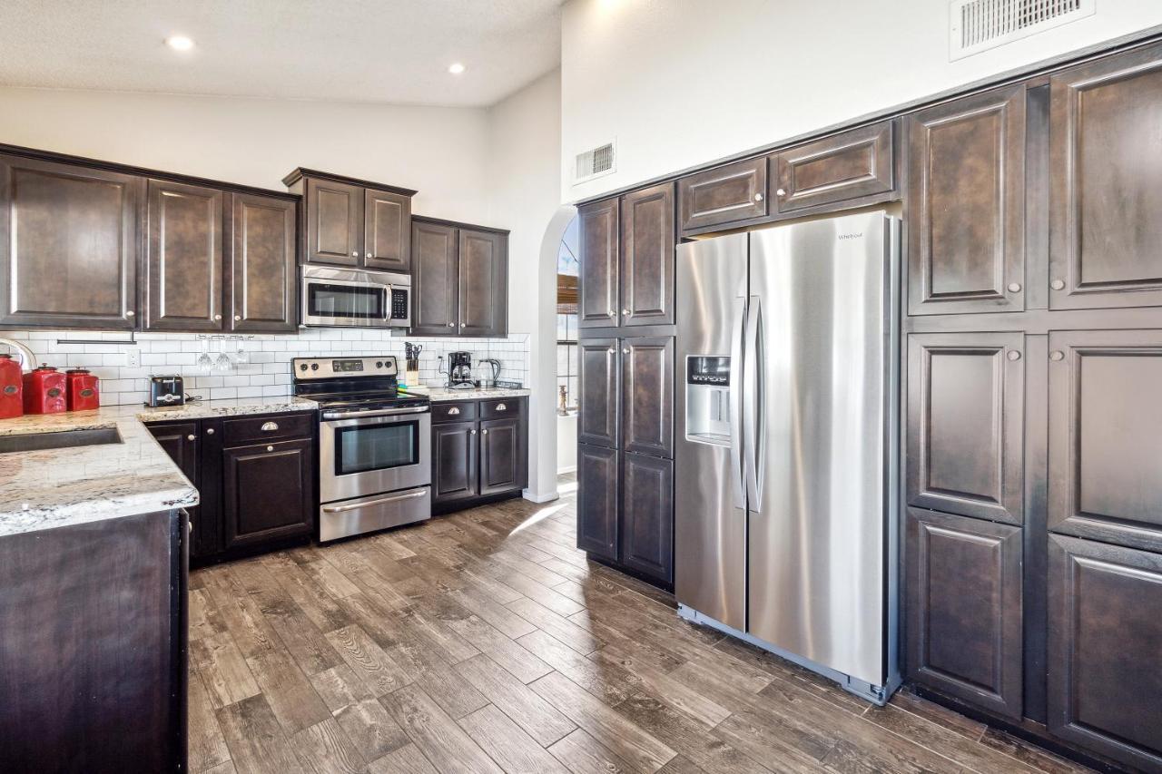 Unique Arizona Style 4-bed Retreat W/ Private Pool Holiday home