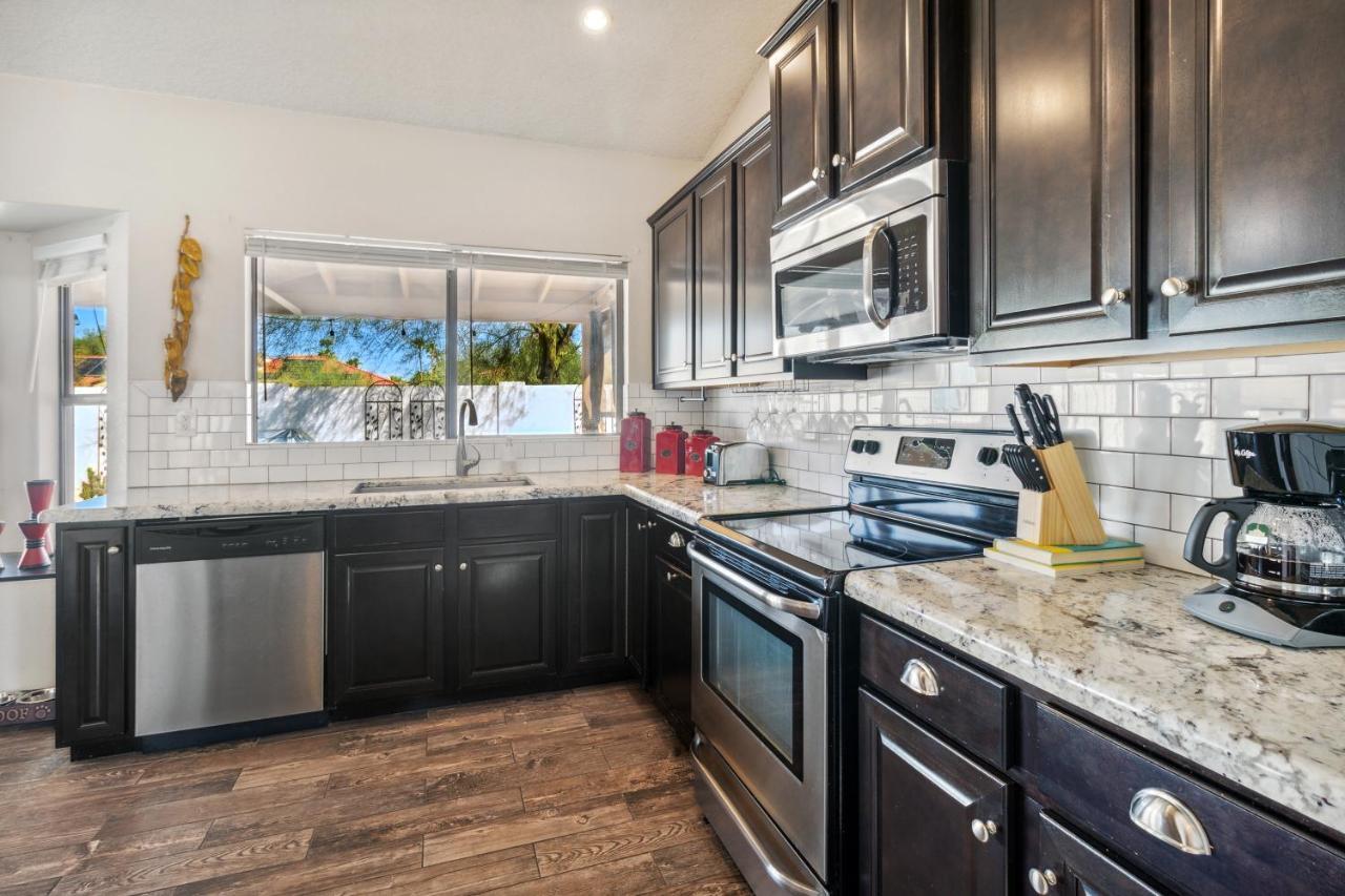 Unique Arizona Style 4-bed Retreat W/ Private Pool *
