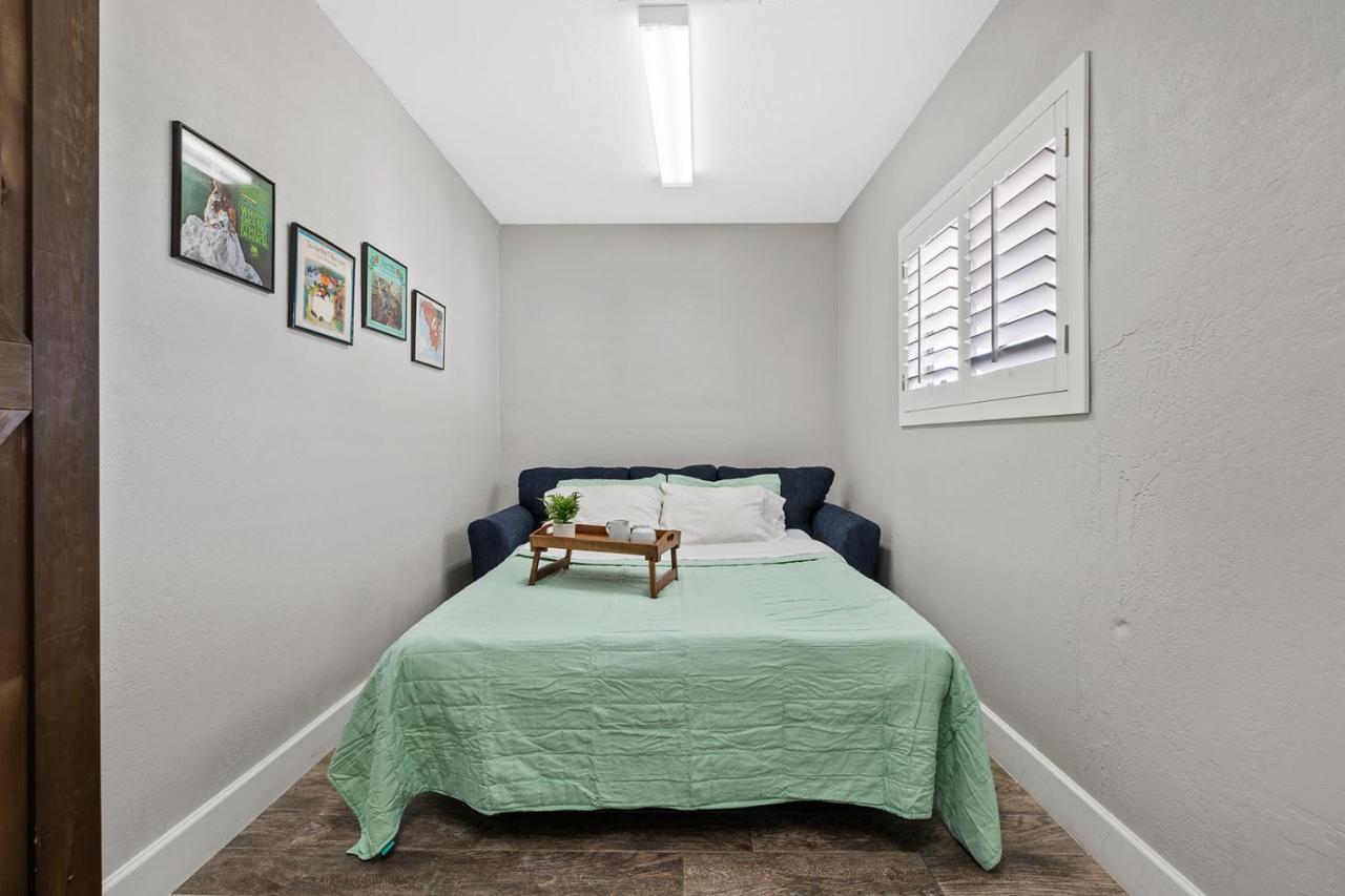 Relaxing Old Town Desert Oasis Awaits Holiday home