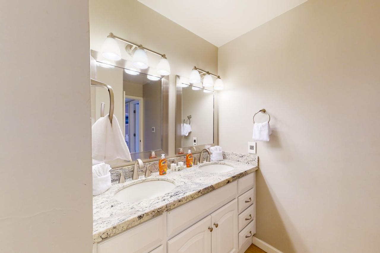 Golden Oasis, Unit #110 Apartment *
