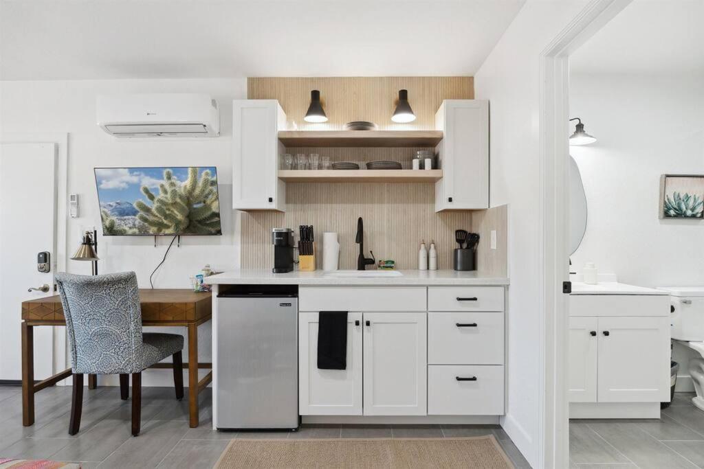 Newly Remodeled Minutes From Old Town Apartment Scottsdale