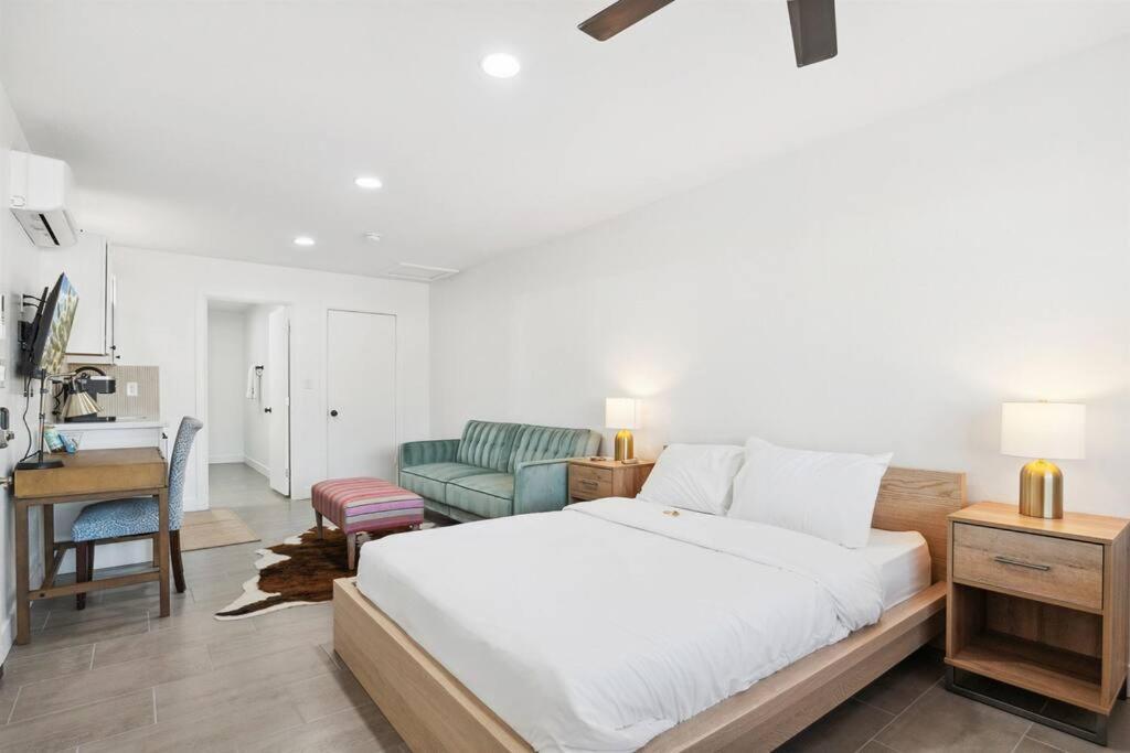 Newly Remodeled Minutes From Old Town *