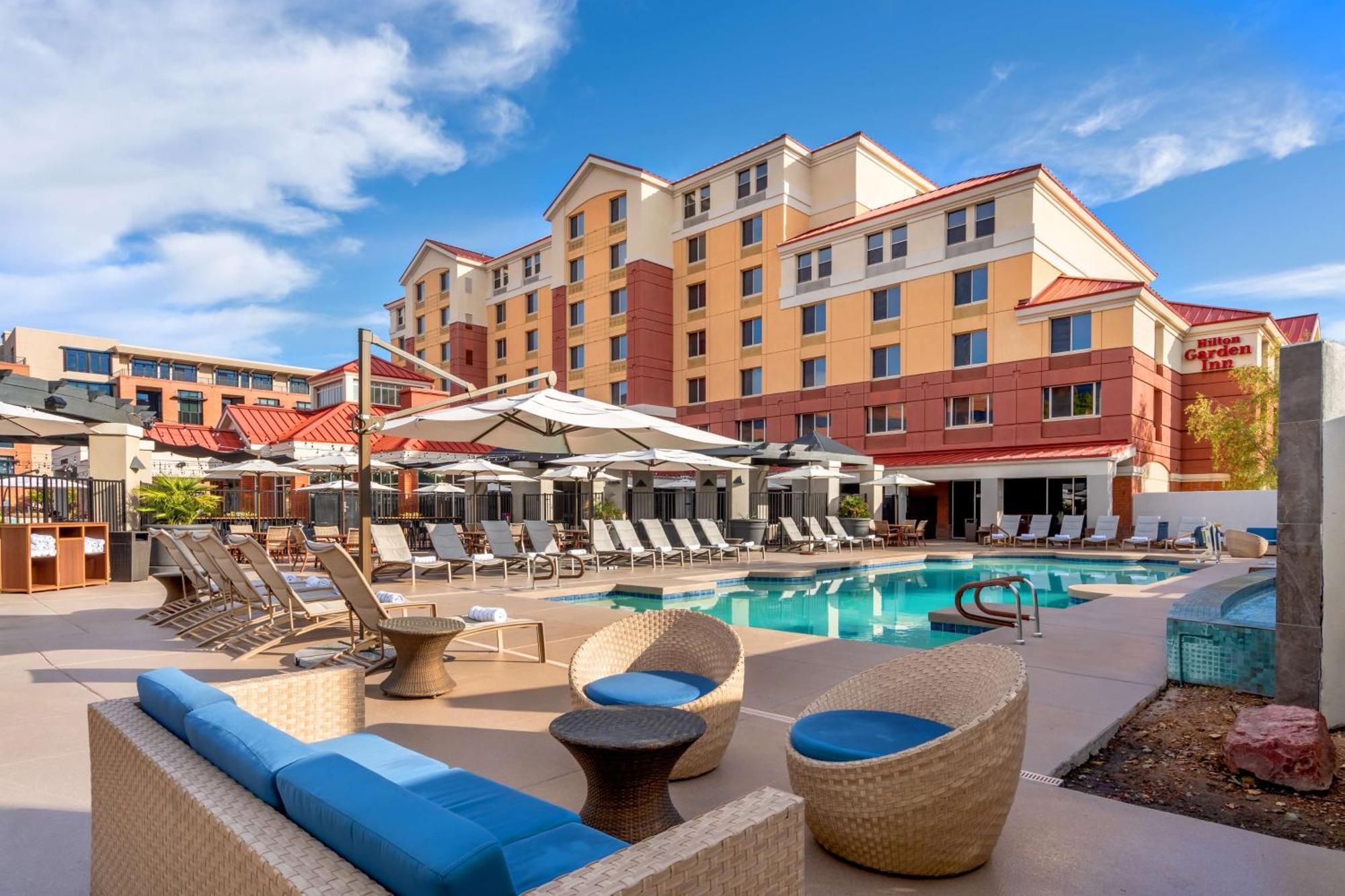 Hilton Garden Old Town 3*