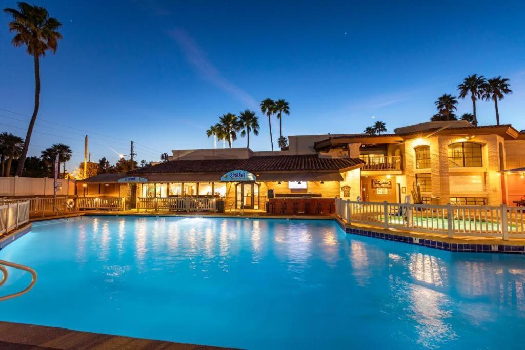 Perfect Friends Escape In Old Town With Pool Access And Roof Deck! Villa Scottsdale
