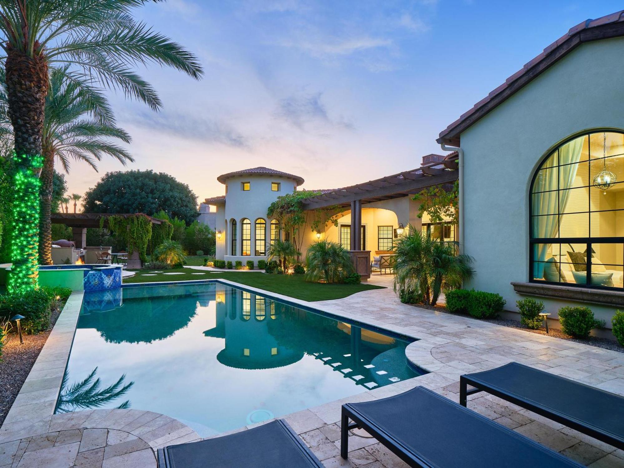 Luxe Poolside Paradise-pool & Spa-vanity Station Scottsdale
