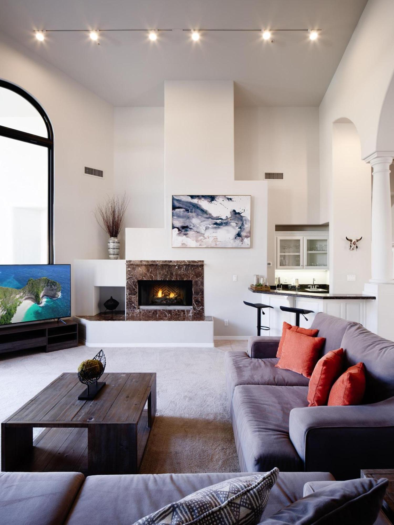 Luxury Mountain Estate-pool-spa-bbq+bar-fire Pit Scottsdale