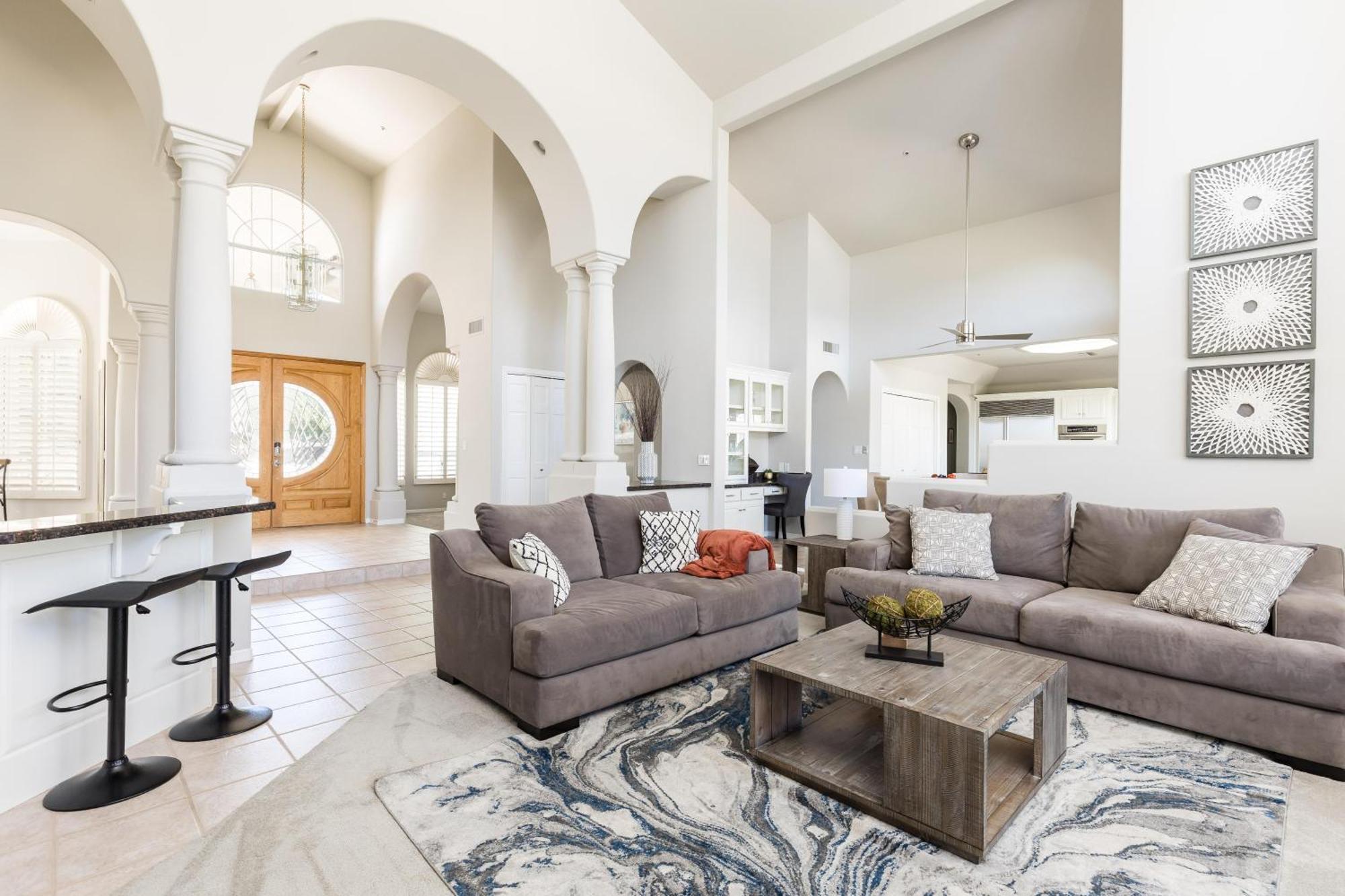 Luxury Mountain Estate-pool-spa-bbq+bar-fire Pit Holiday home Scottsdale