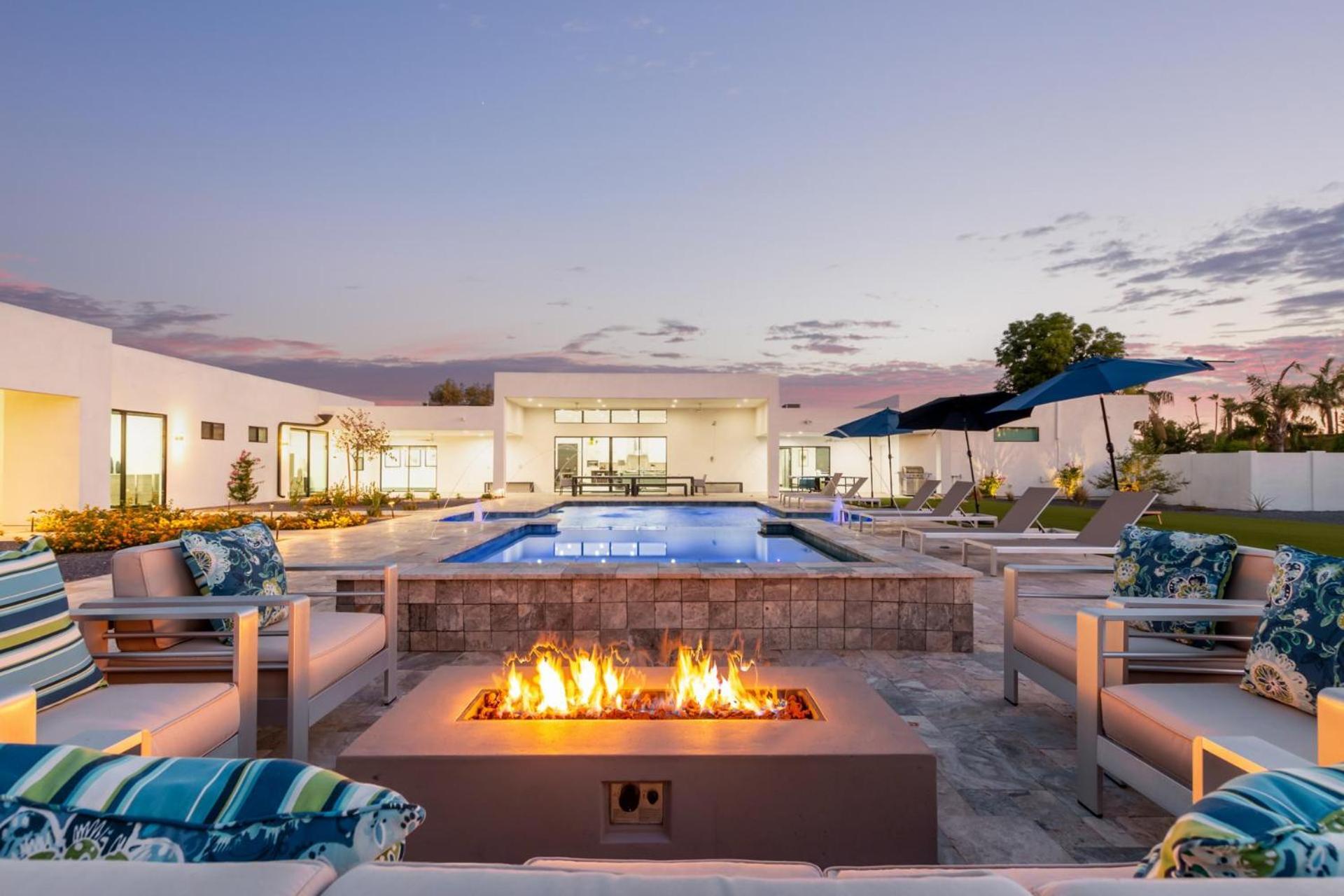 Luxe - Modern Mansion - Private *