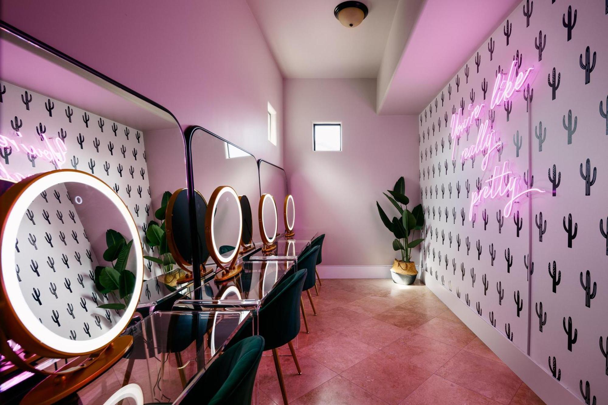 Luxe Poolside Paradise-pool & Spa-vanity Station * Scottsdale