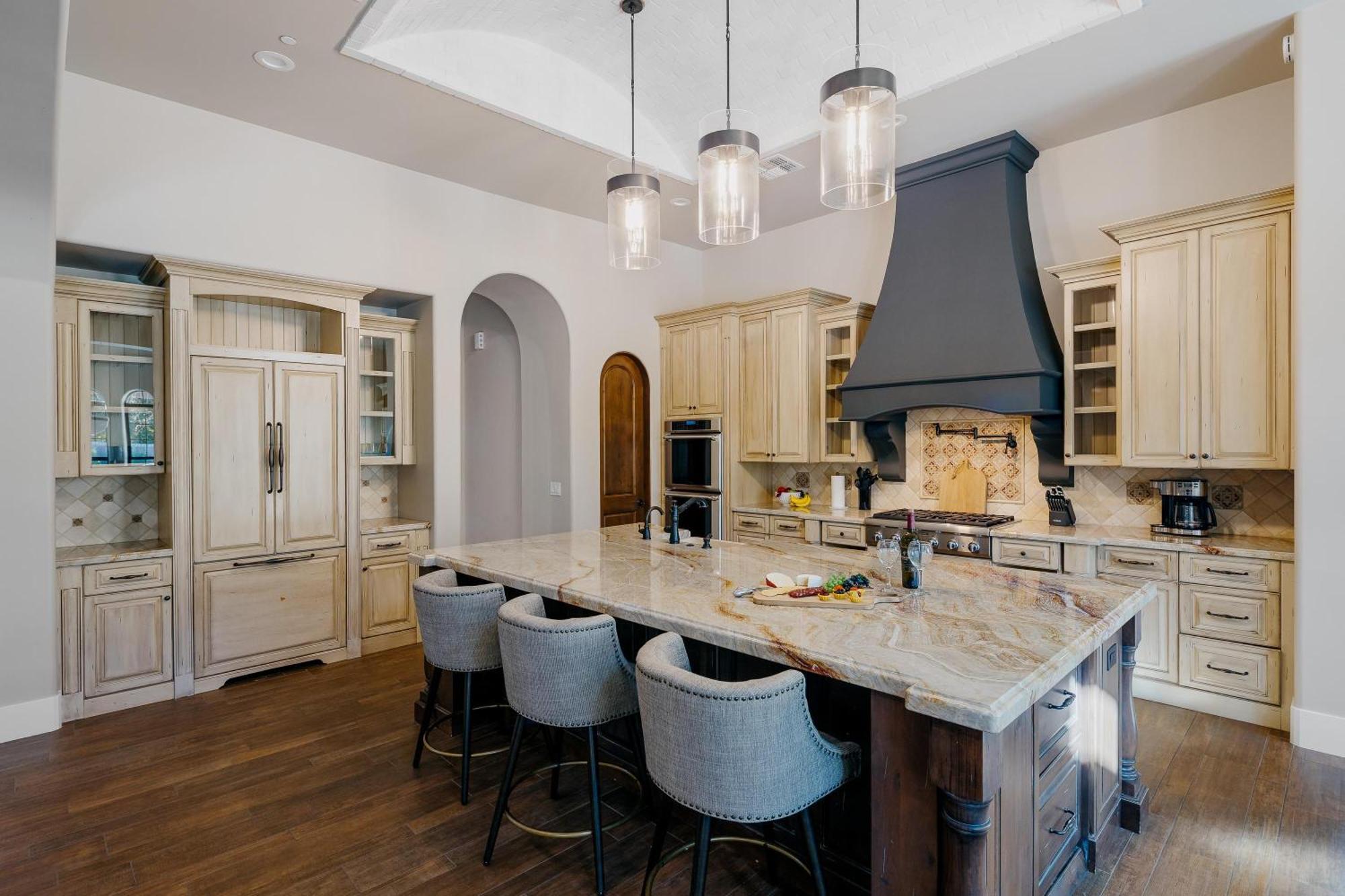 Luxe Poolside Paradise-pool & Spa-vanity Station Holiday home *