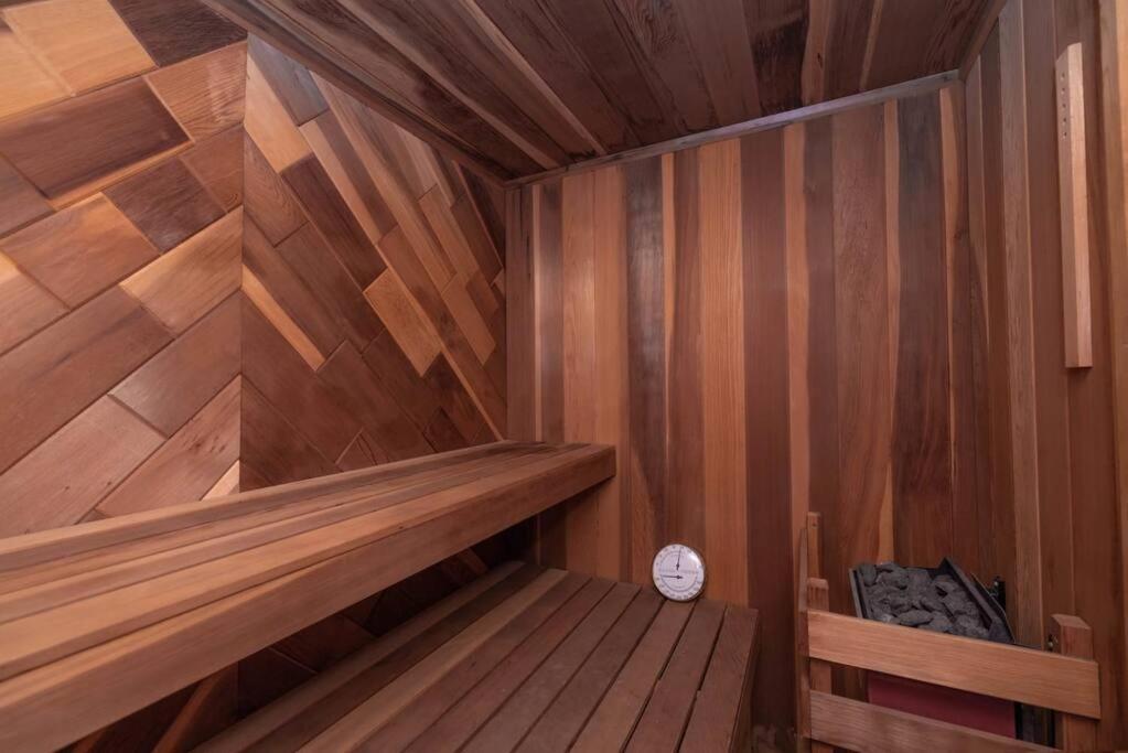 Ethereal Corner Ritz Carlton Grand Estate Golf Mountains Jacuzzi Sauna Theater Gym Villa