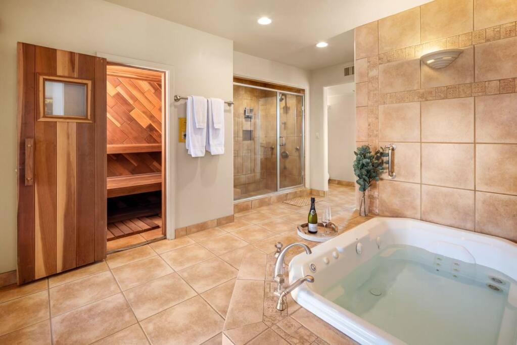 Ethereal Corner Ritz Carlton Grand Estate Golf Mountains Jacuzzi Sauna Theater Gym *