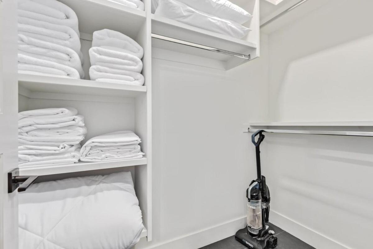 The Lux At Craftsman - Old Town Penthouse 1