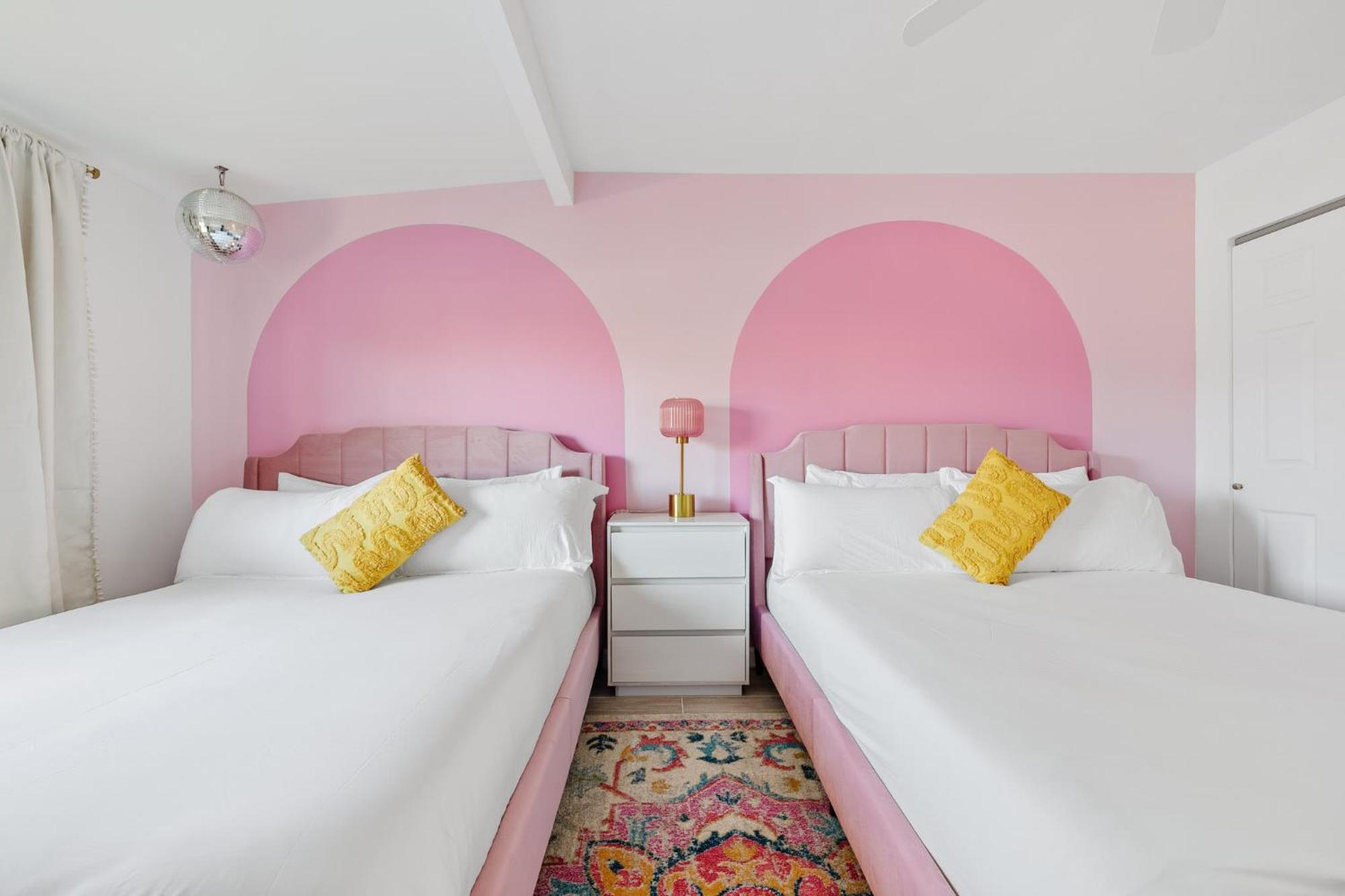 Bachelorette! Fire Pit+heated Pool+3mi To Old Town Holiday home *