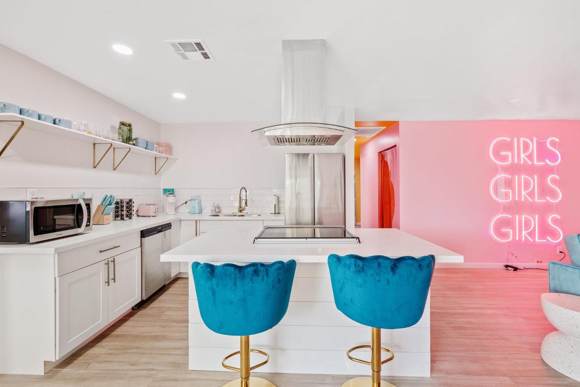Bachelorette! Fire Pit+heated Pool+3mi To Old Town Holiday home Scottsdale