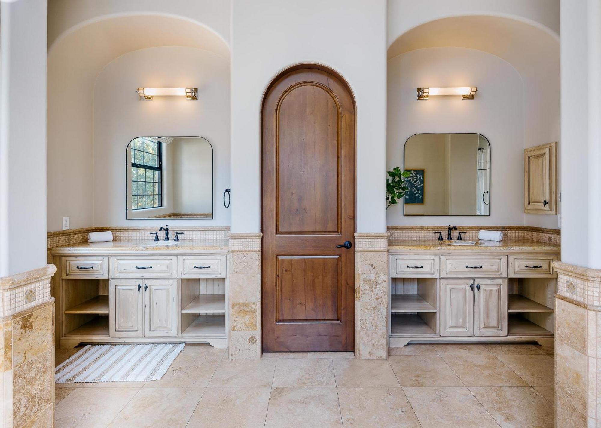 Luxe Poolside Paradise-pool & Spa-vanity Station Holiday home Scottsdale