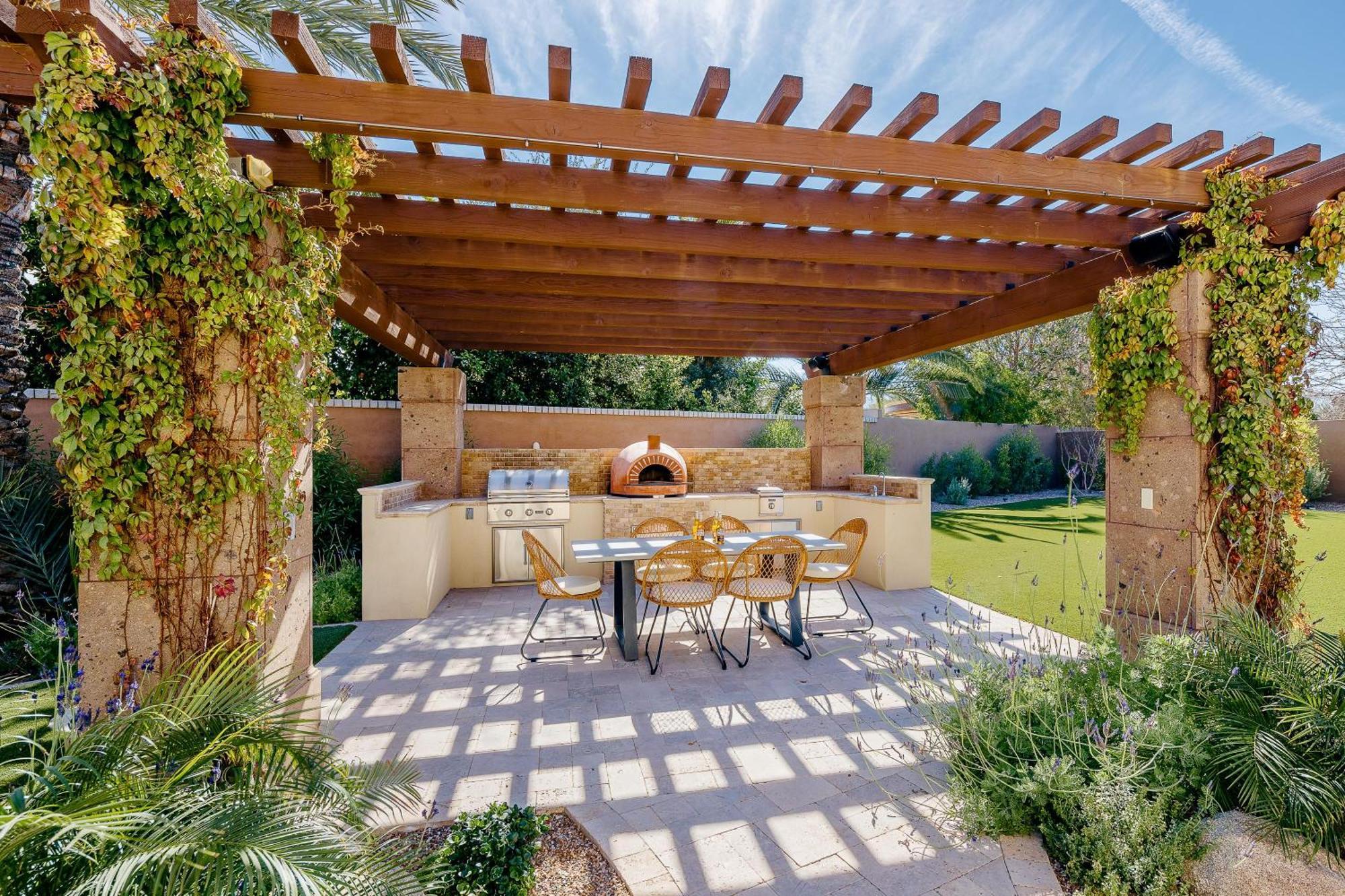 Luxe Poolside Paradise-pool & Spa-vanity Station Scottsdale