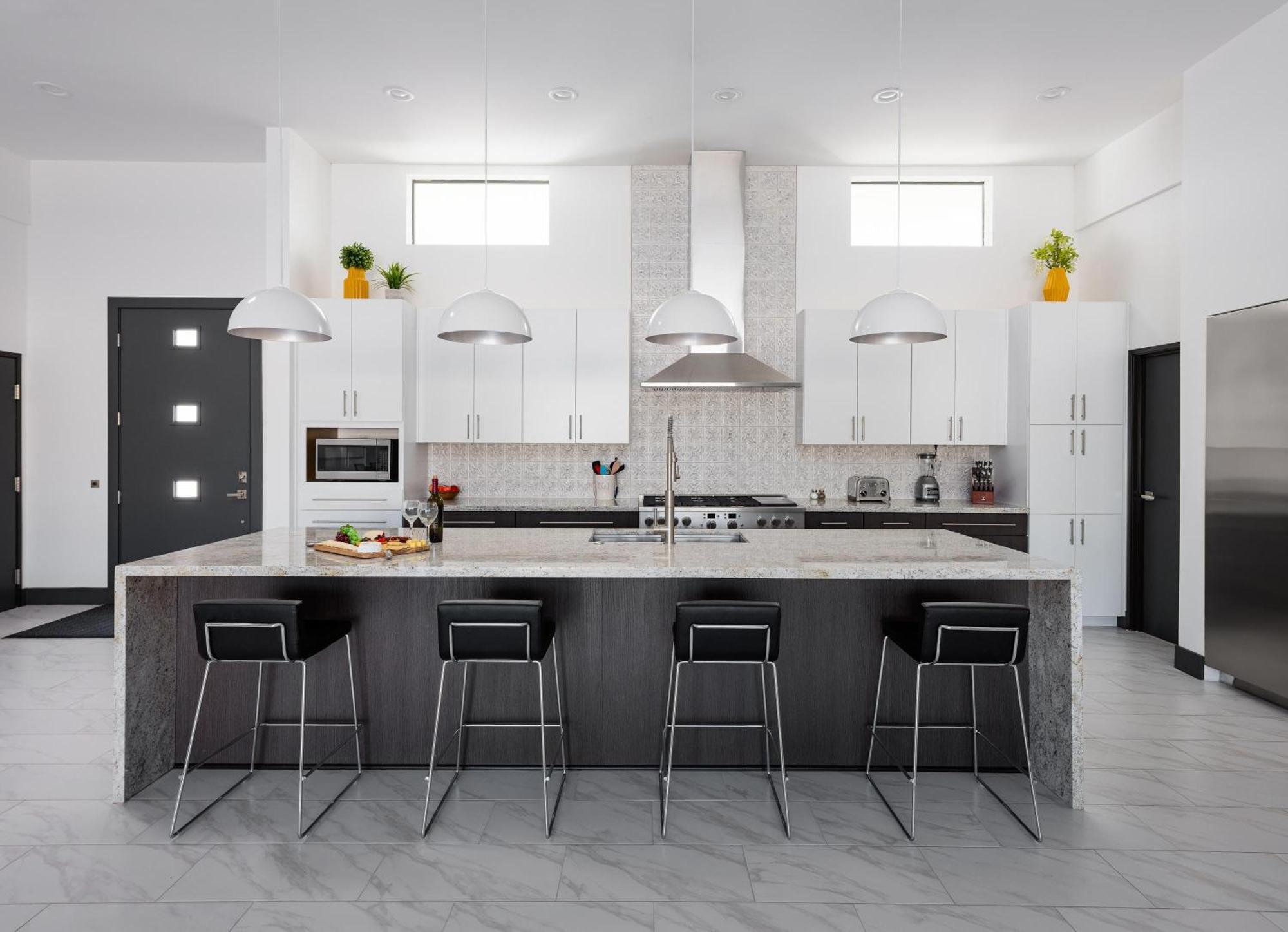 Luxe - Modern Mansion - Private Holiday home Scottsdale