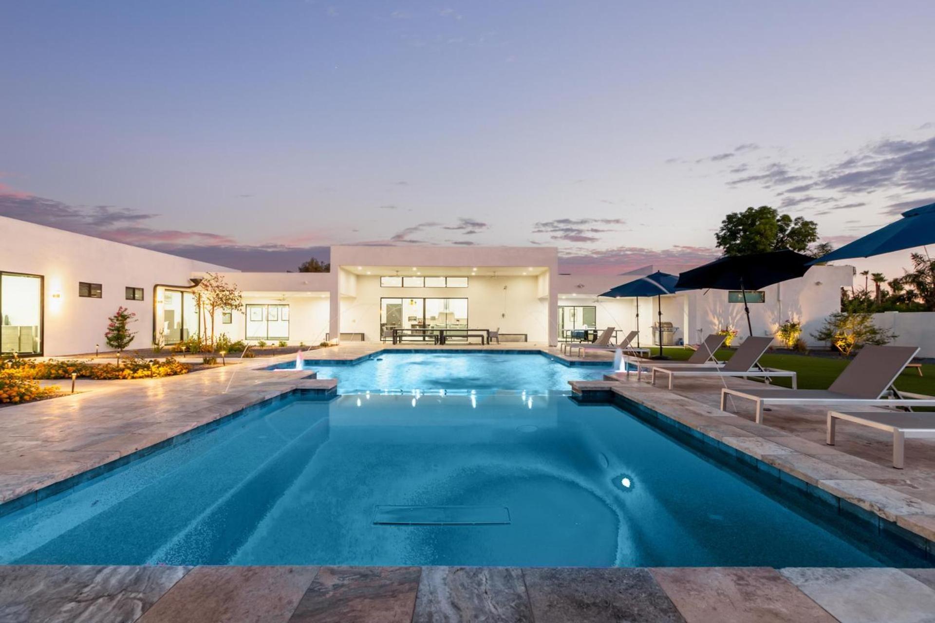 Luxe - Modern Mansion - Private *