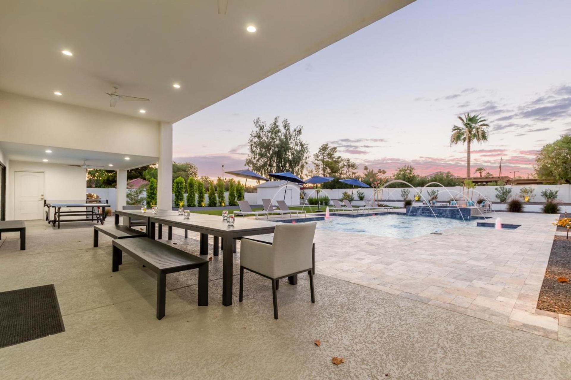 Luxe - Modern Mansion - Private Holiday home *