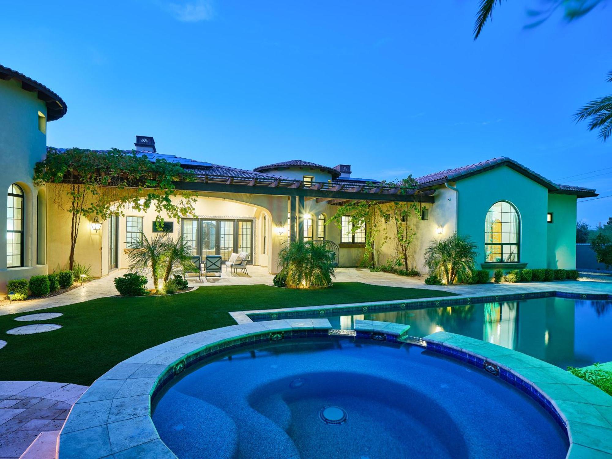 Luxe Poolside Paradise-pool & Spa-vanity Station * Scottsdale