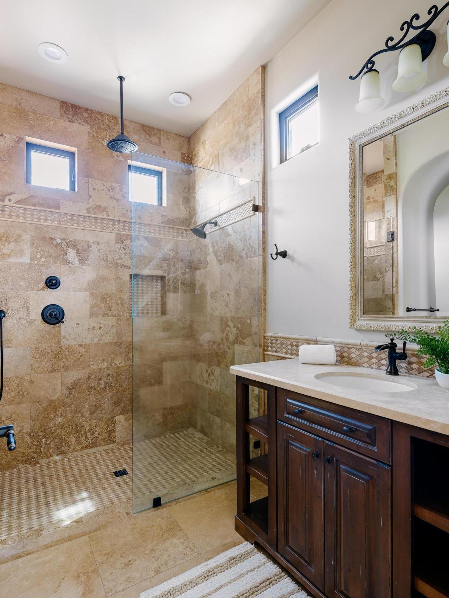 Luxe Poolside Paradise-pool & Spa-vanity Station *