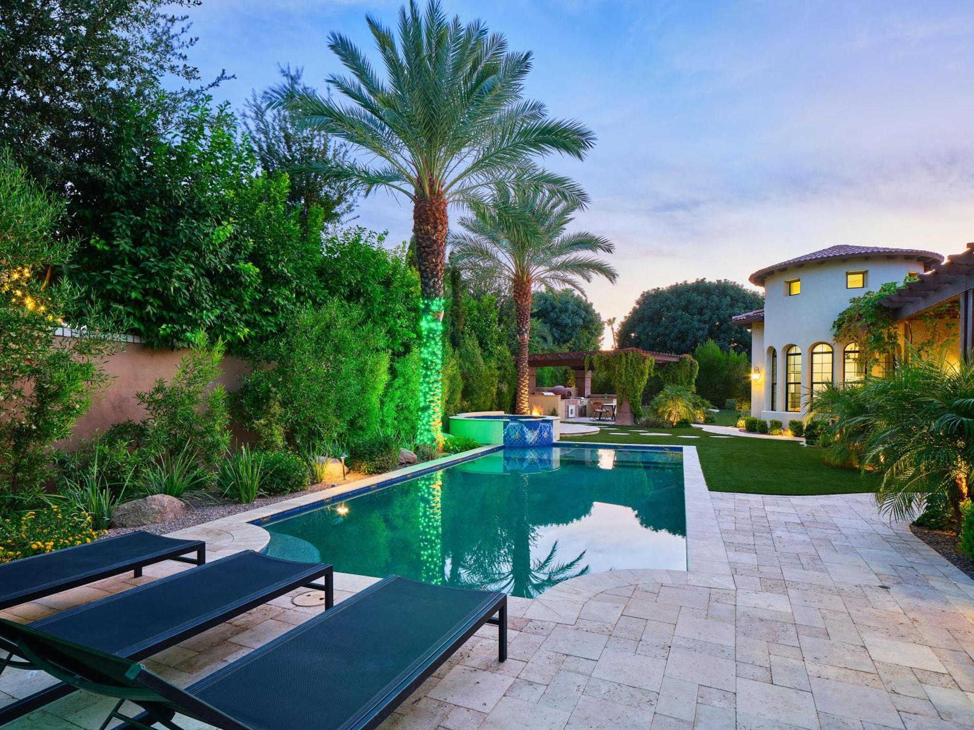 Luxe Poolside Paradise-pool & Spa-vanity Station Holiday home Scottsdale