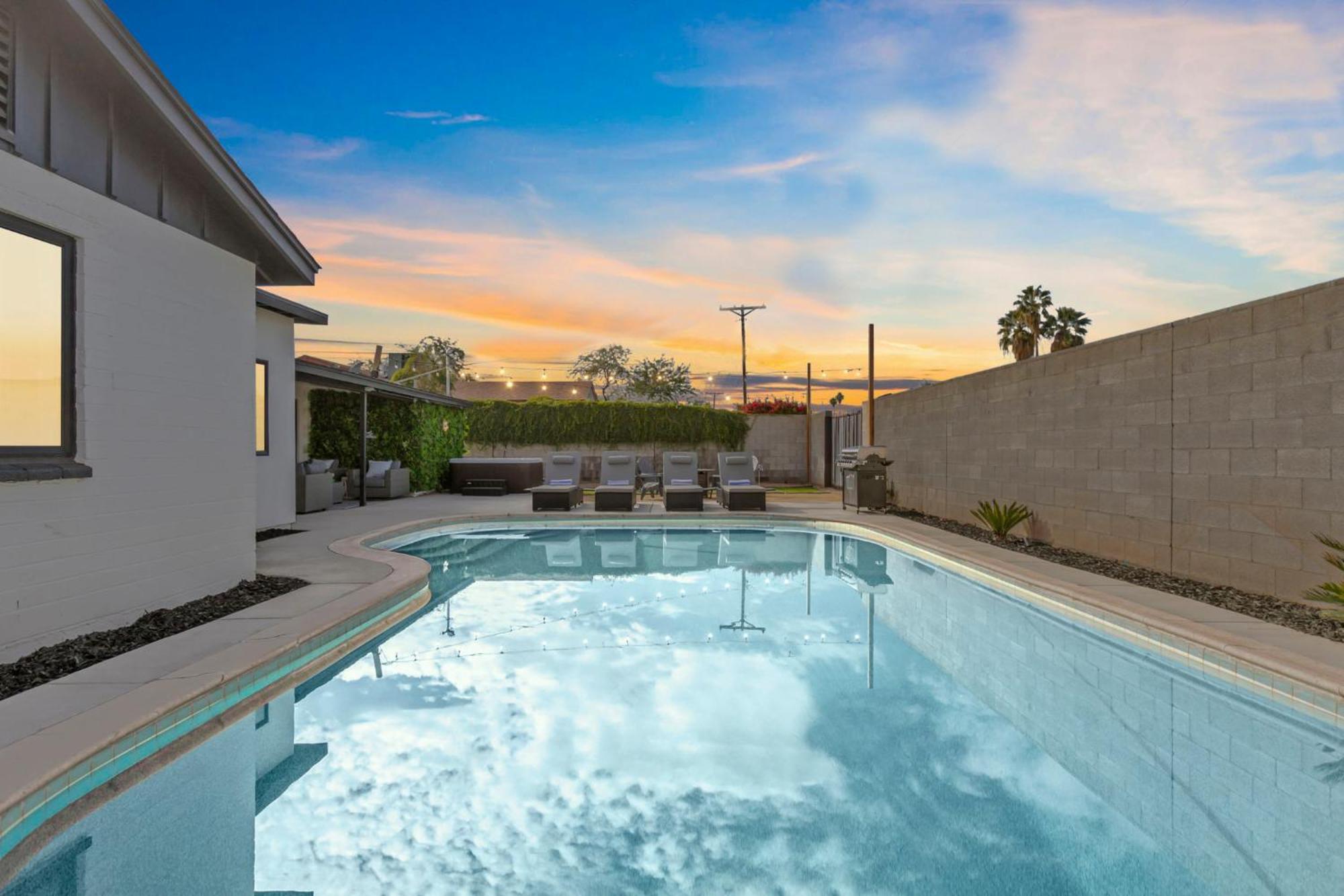 New Hottub Pool Greatroom 5bd Sleep14 Holiday home Scottsdale
