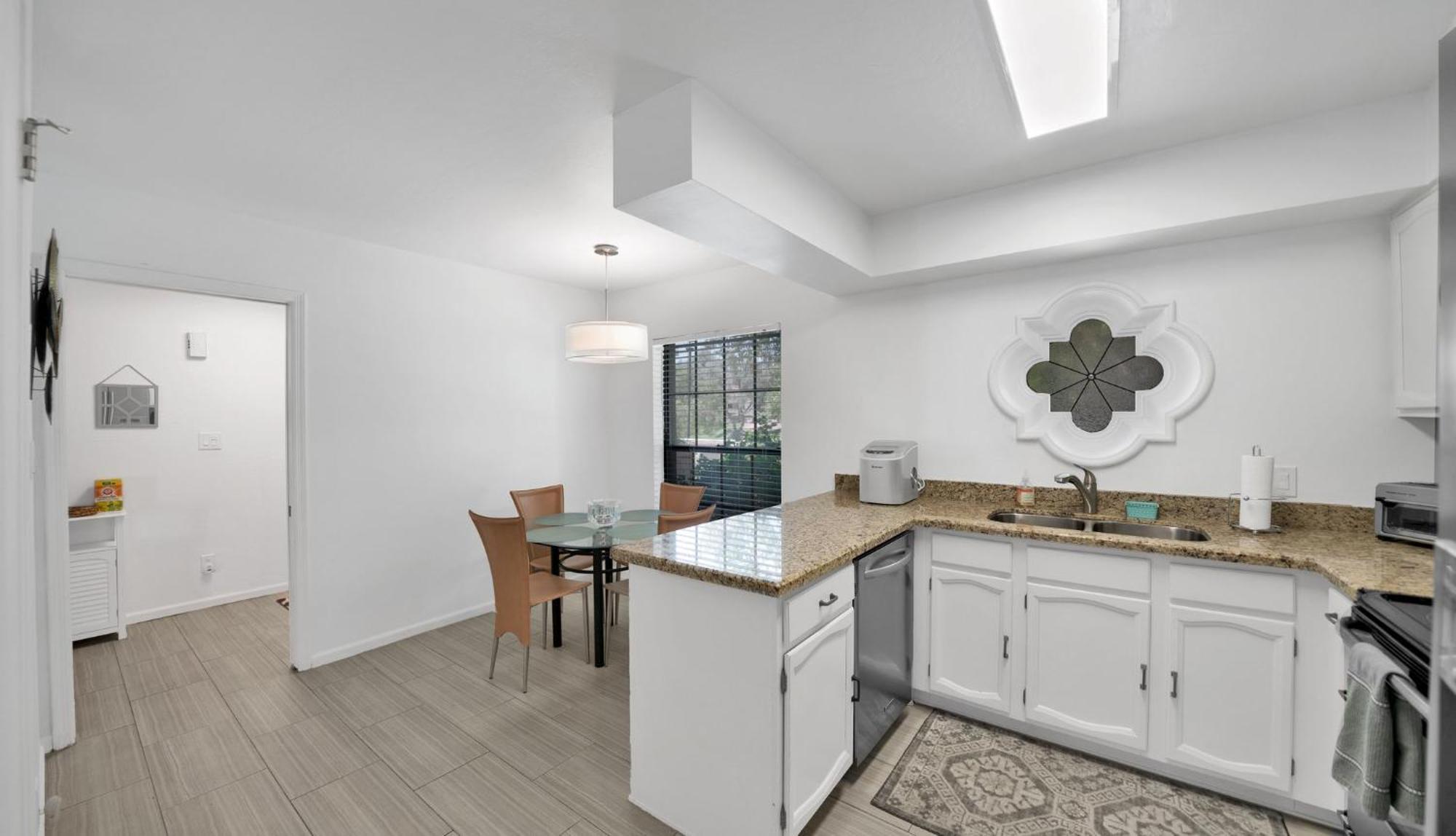 Peaceful Privacy-tennis-greenbelt-golf-walkable * Scottsdale
