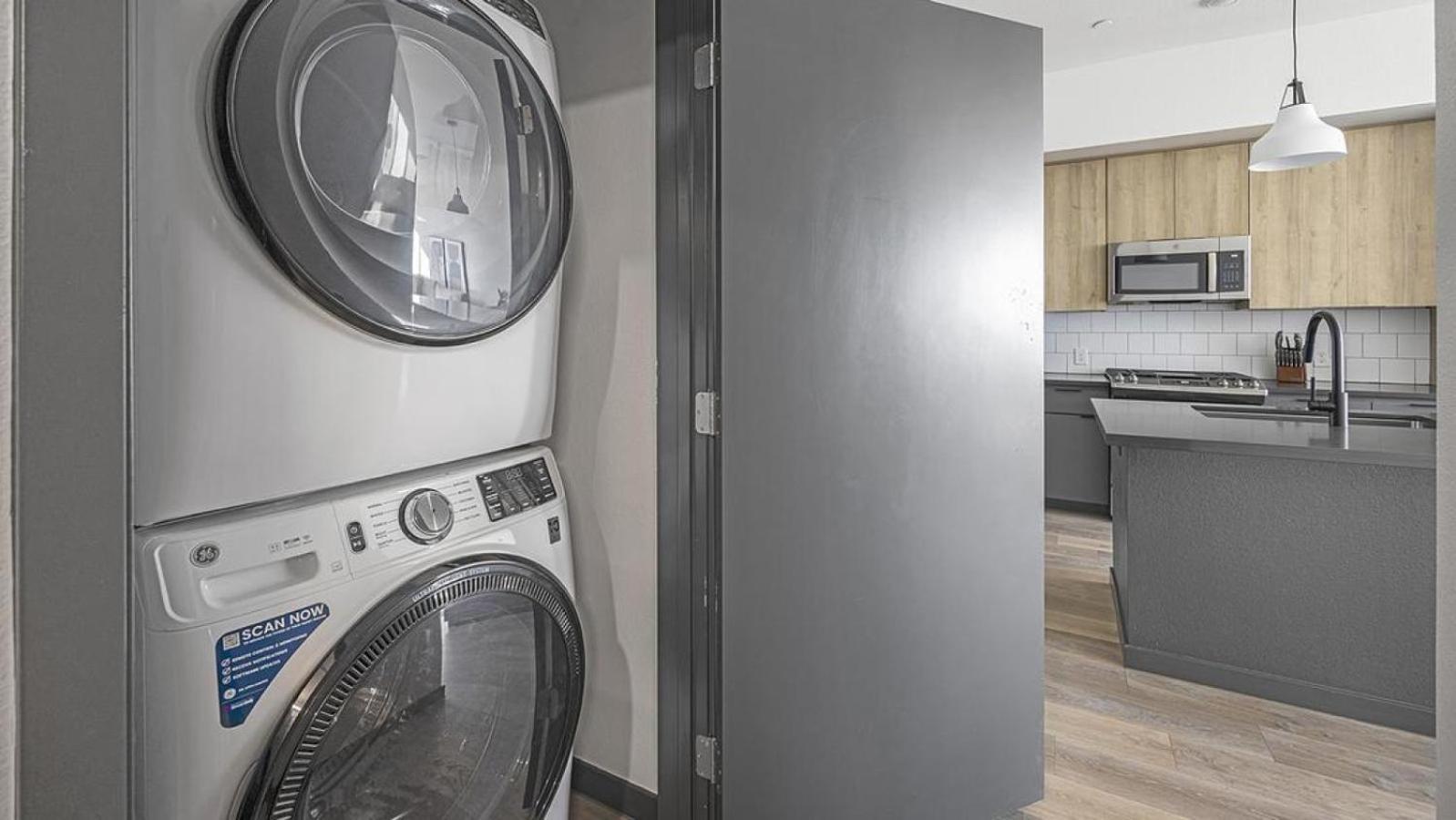 Landing Modern With Amazing Amenities *