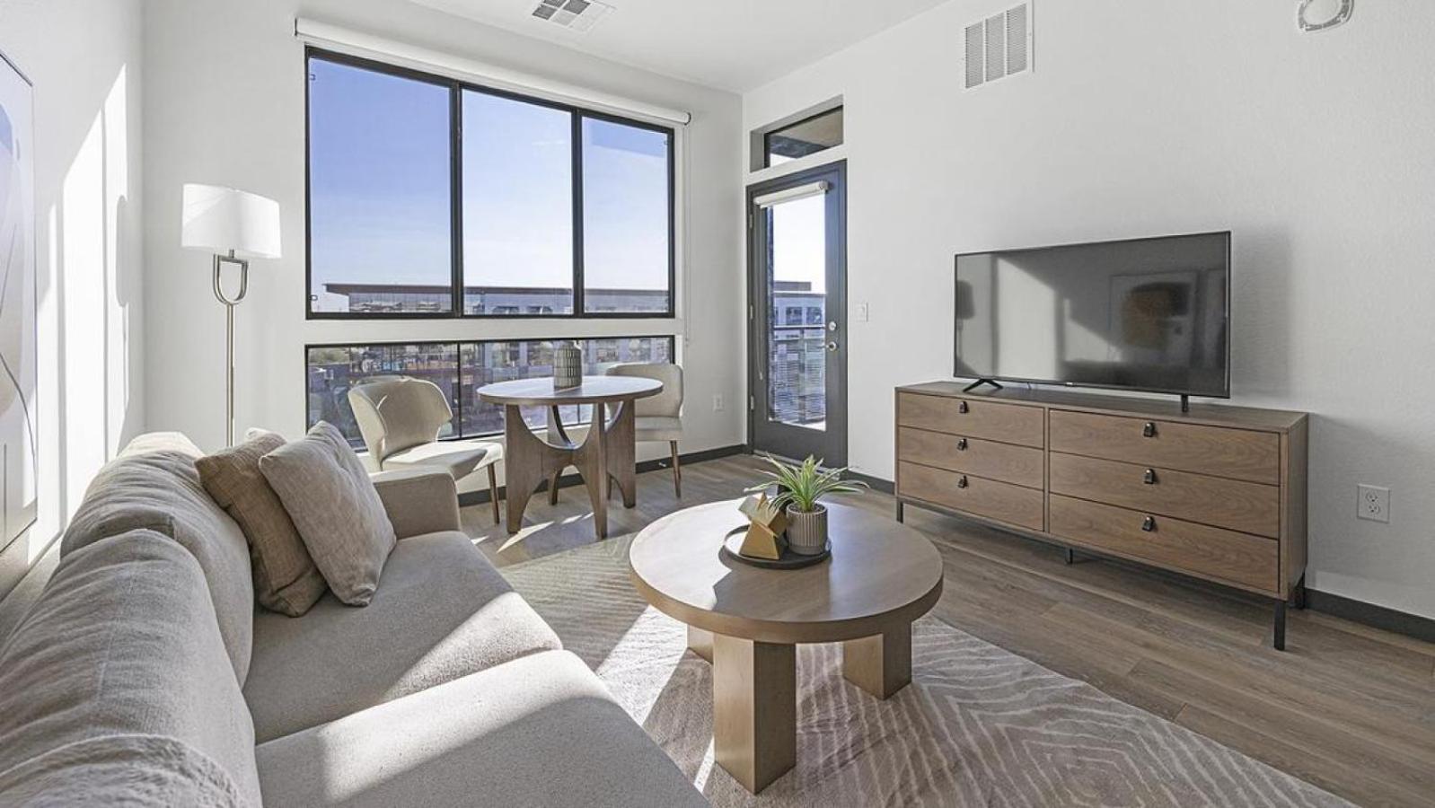Landing Modern With Amazing Amenities
