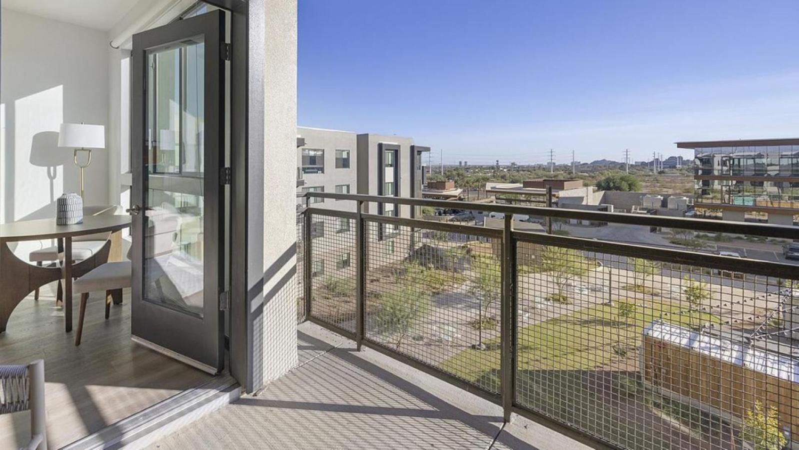 Landing Modern With Amazing Amenities Apartment *