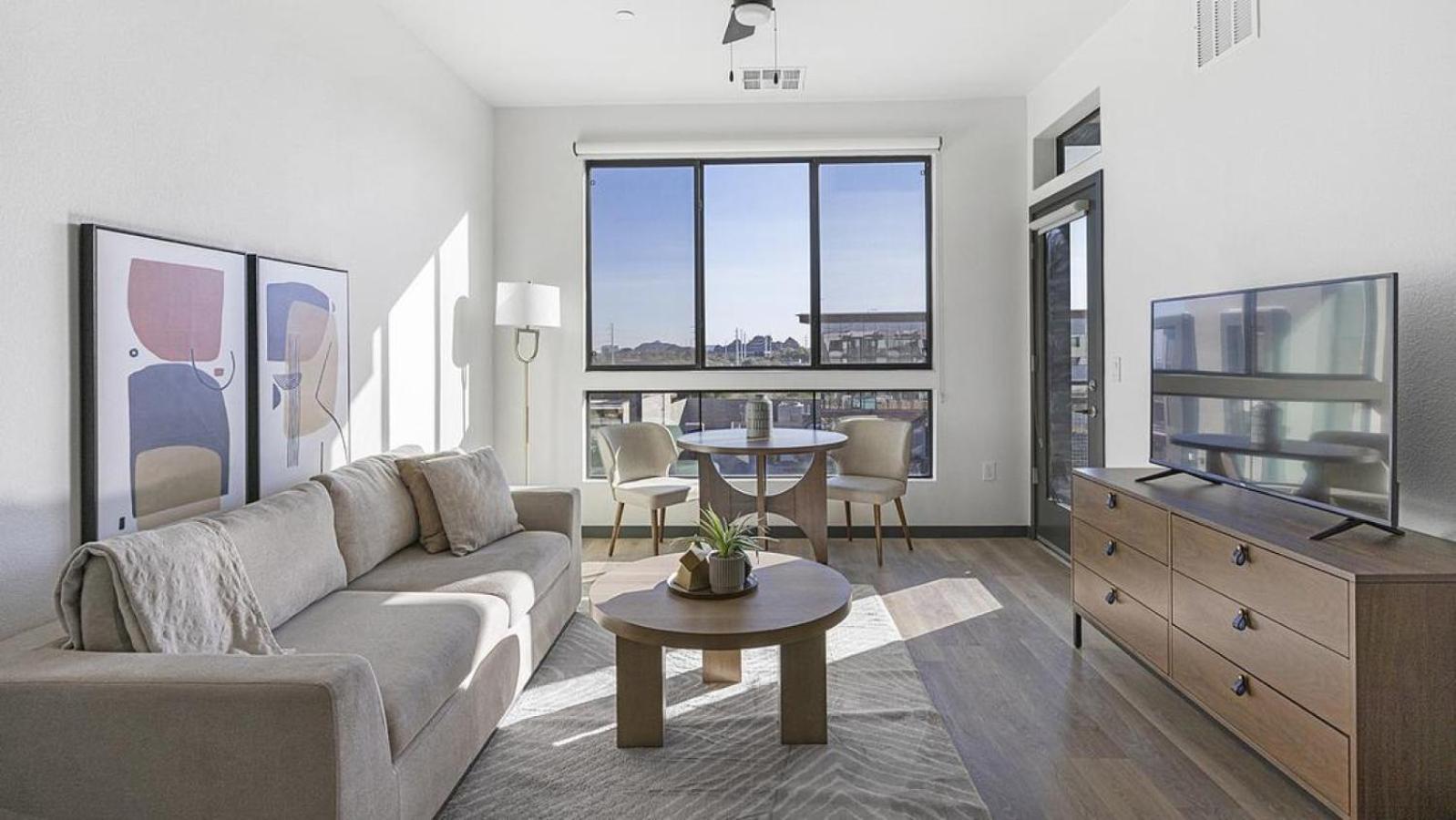 Apartment Landing Modern With Amazing Amenities Scottsdale