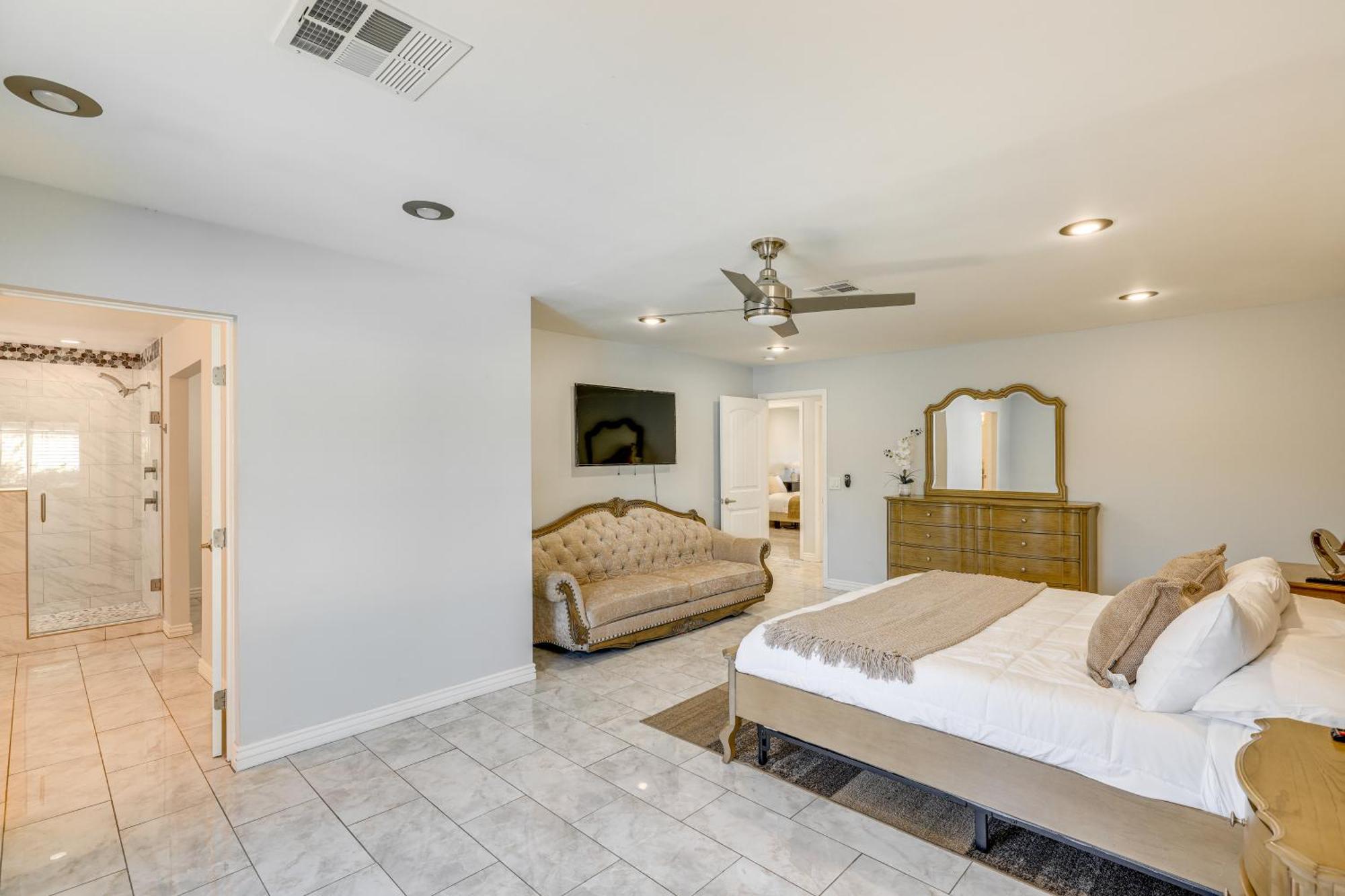 Holiday home Updated Retreat With Private Pool! *