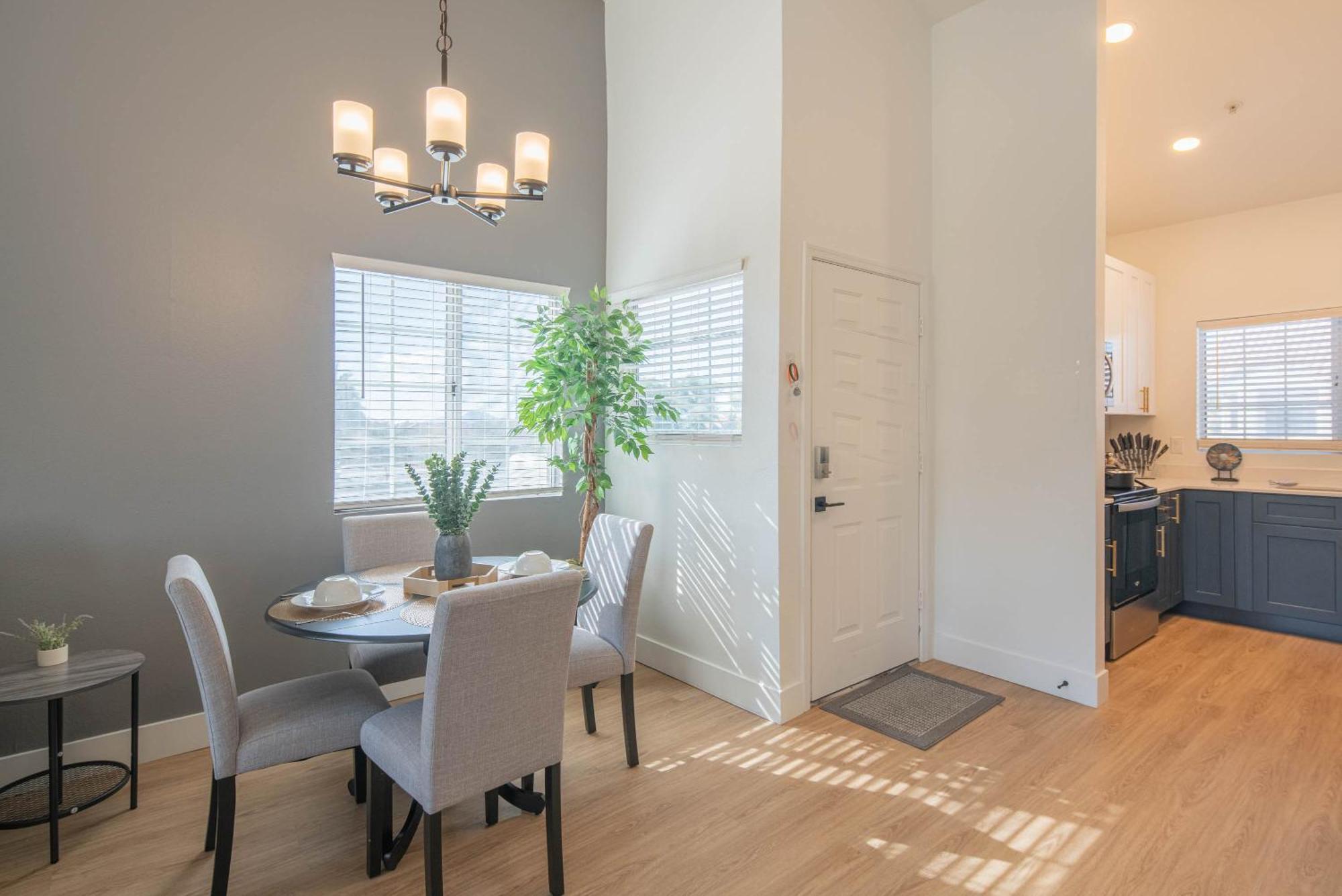 Steps Away To Tpc Golf & Min To Shopping District-h2057 * Scottsdale