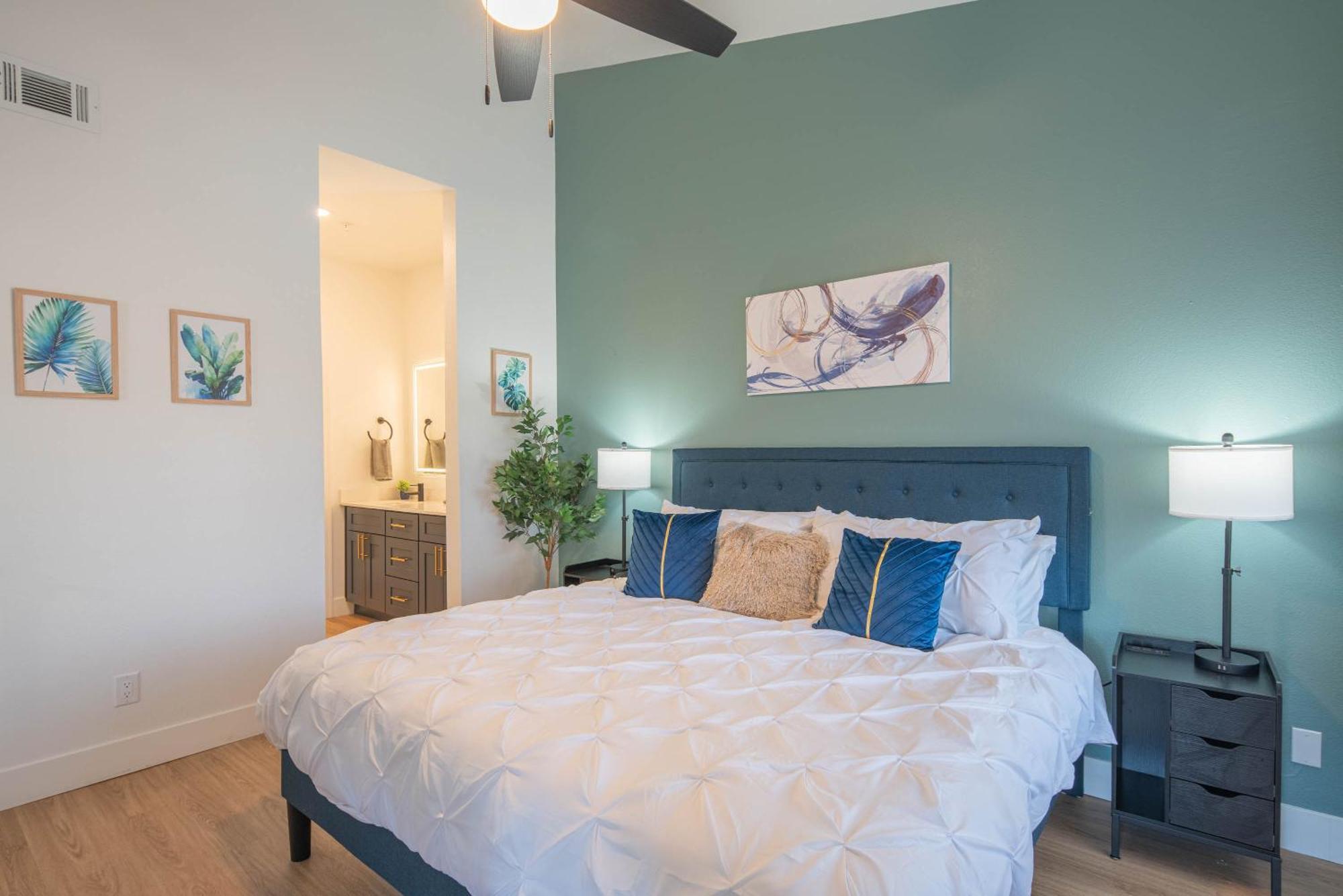 Steps Away To Tpc Golf & Min To Shopping District-h2057 Apartment Scottsdale