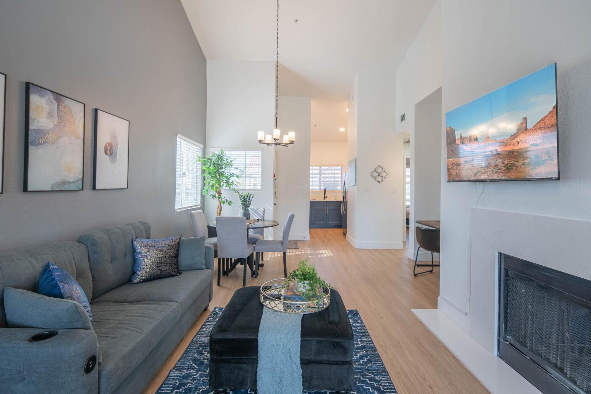 Steps Away To Tpc Golf & Min To Shopping District-h2057 Scottsdale