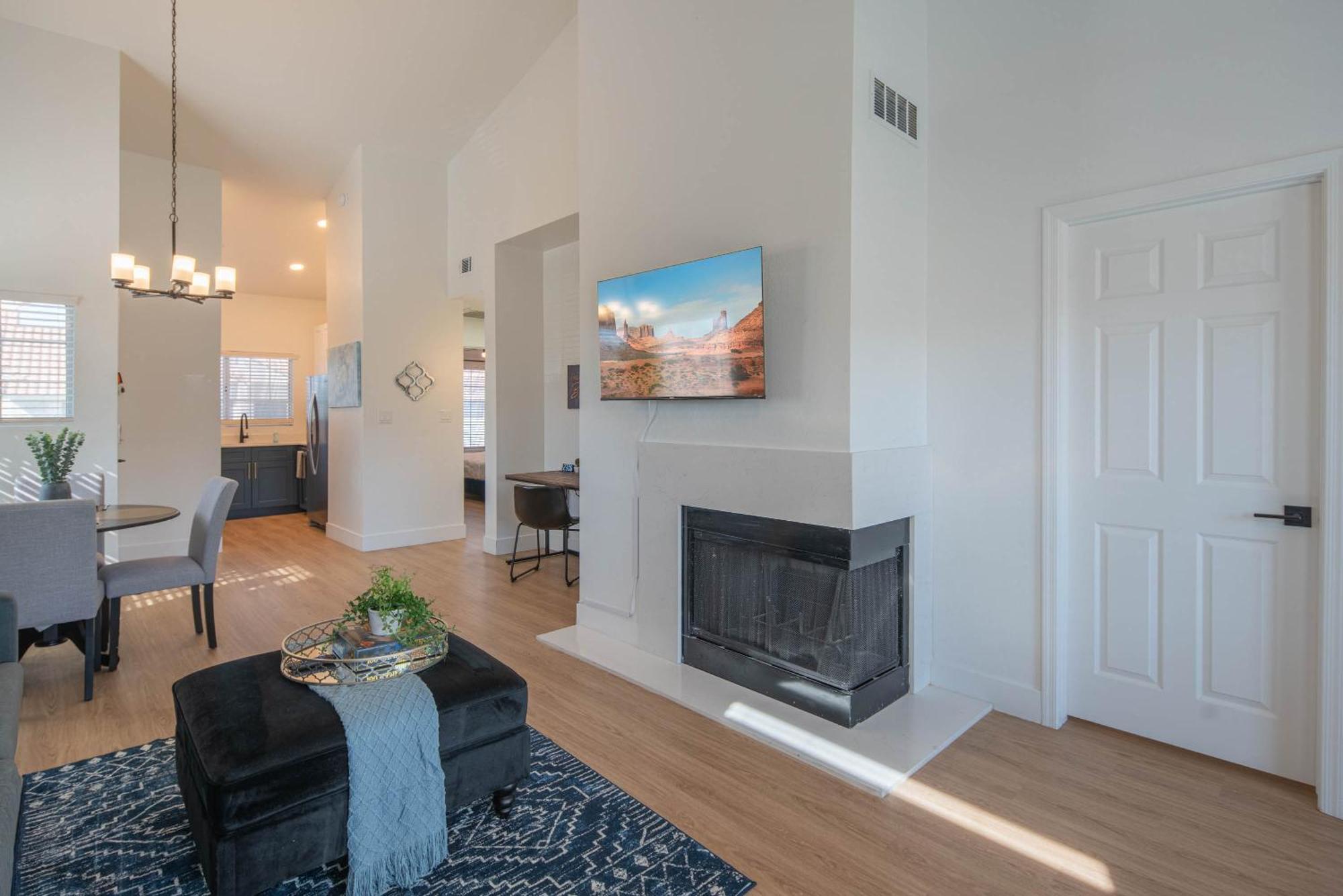 Steps Away To Tpc Golf & Min To Shopping District-h2057 Apartment *