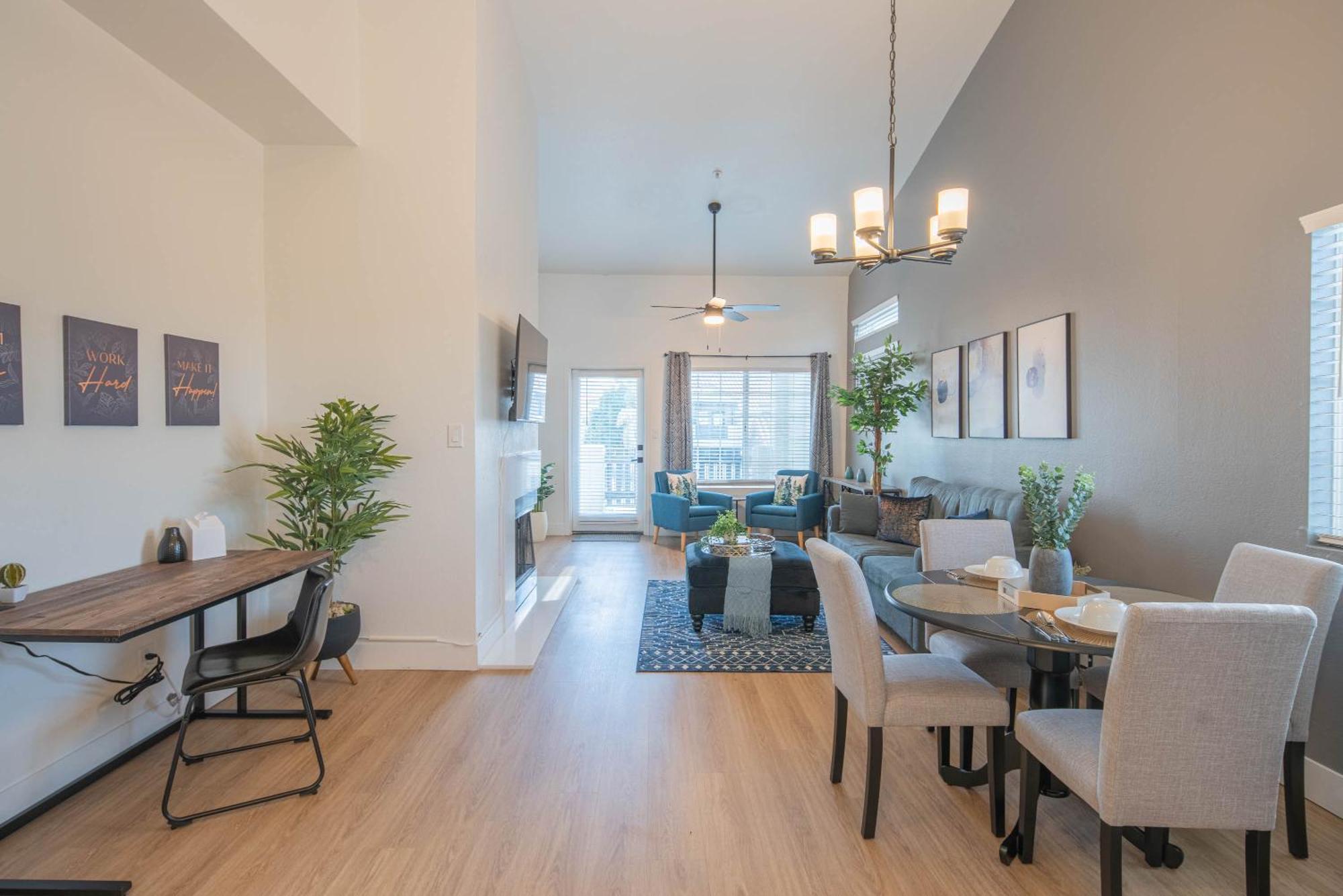 Steps Away To Tpc Golf & Min To Shopping District-h2057 Scottsdale