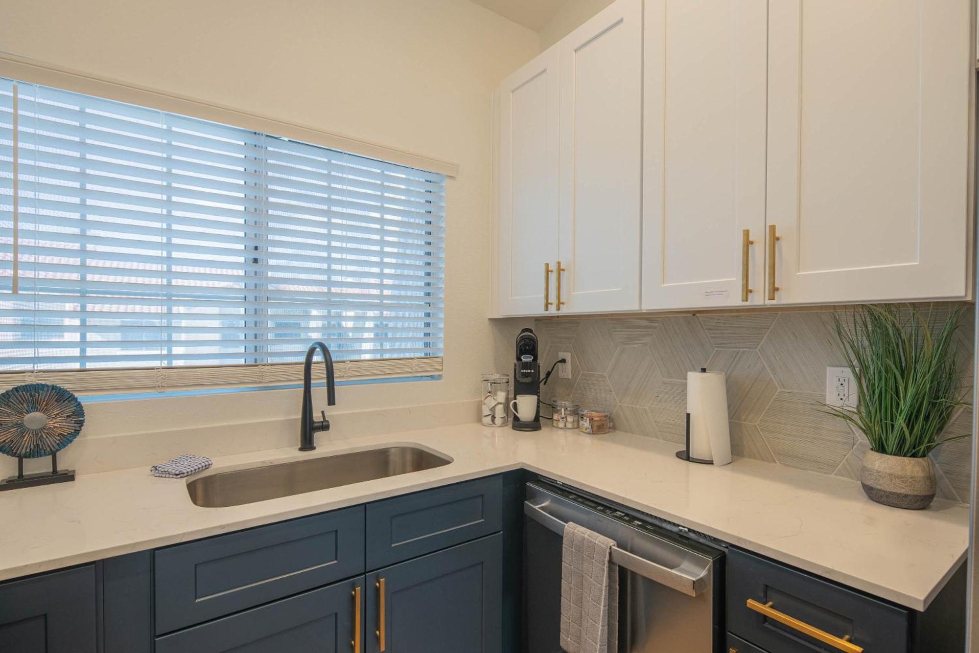 Steps Away To Tpc Golf & Min To Shopping District-h2057 * Scottsdale