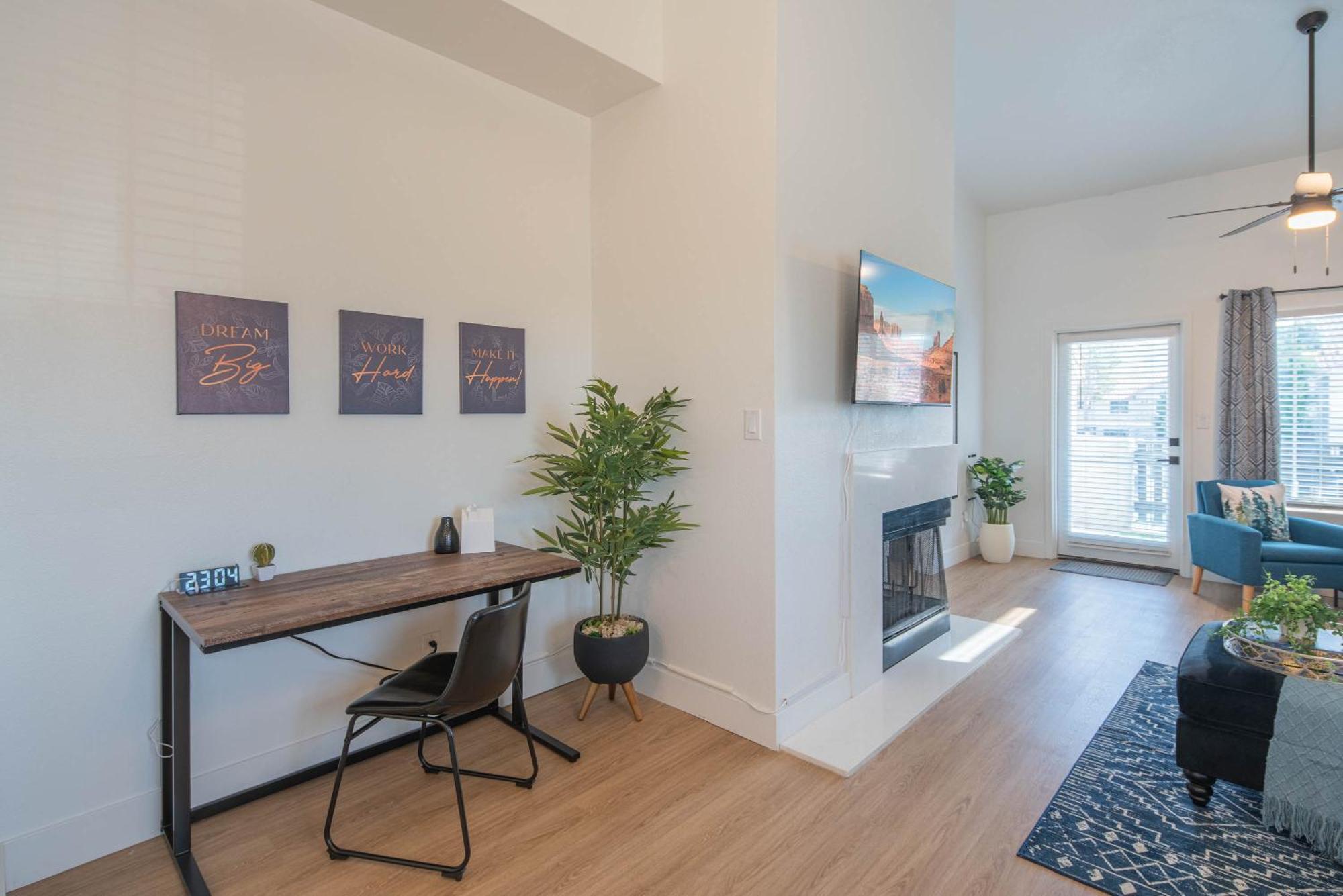 Steps Away To Tpc Golf & Min To Shopping District-h2057 * Scottsdale