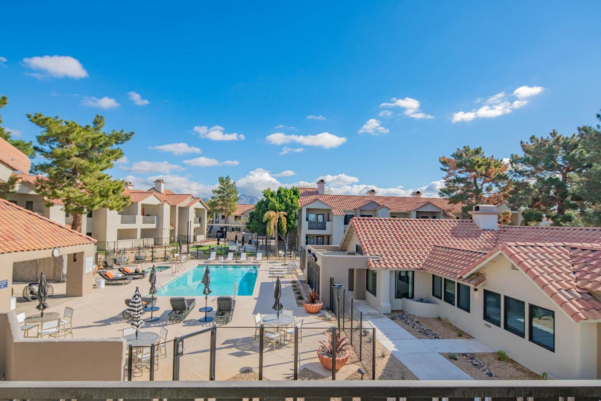 Steps Away To Tpc Golf & Min To Shopping District-h2057 Apartment *