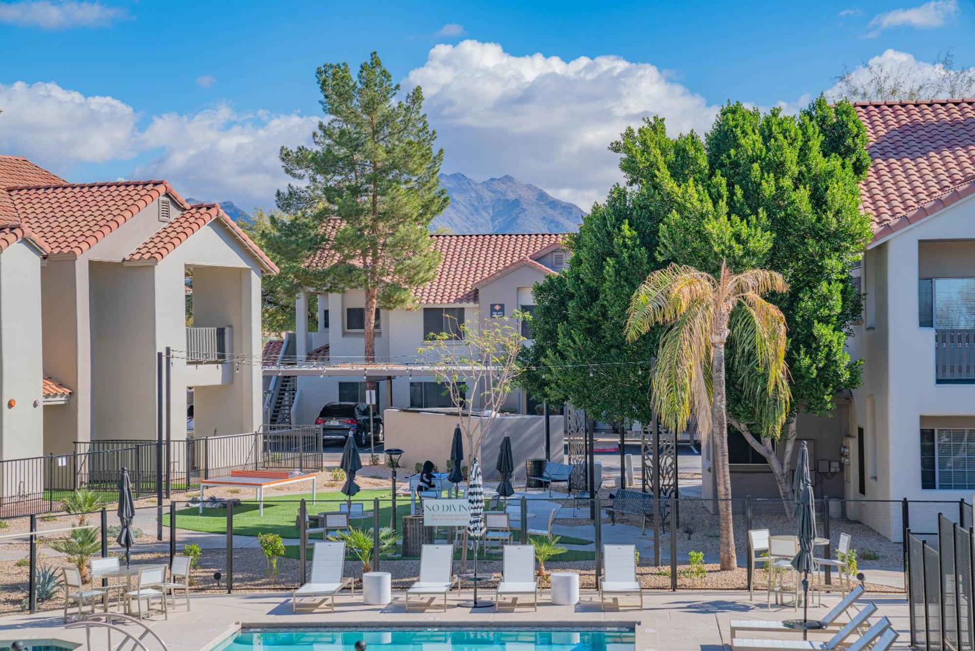 Steps Away To Tpc Golf & Min To Shopping District-h2057 Apartment *