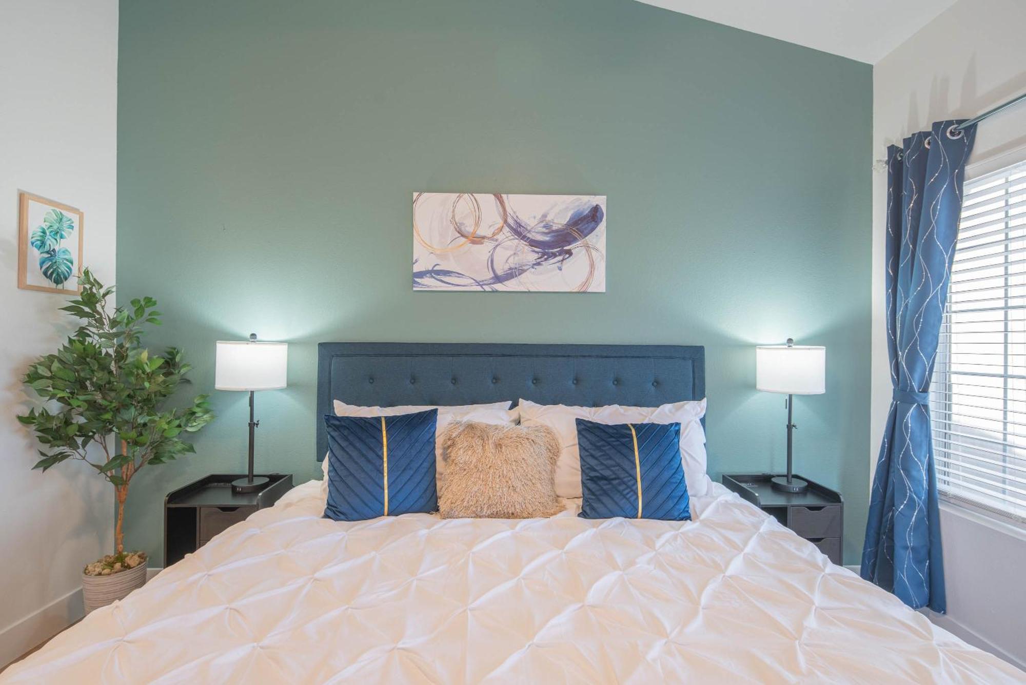 Steps Away To Tpc Golf & Min To Shopping District-h2057