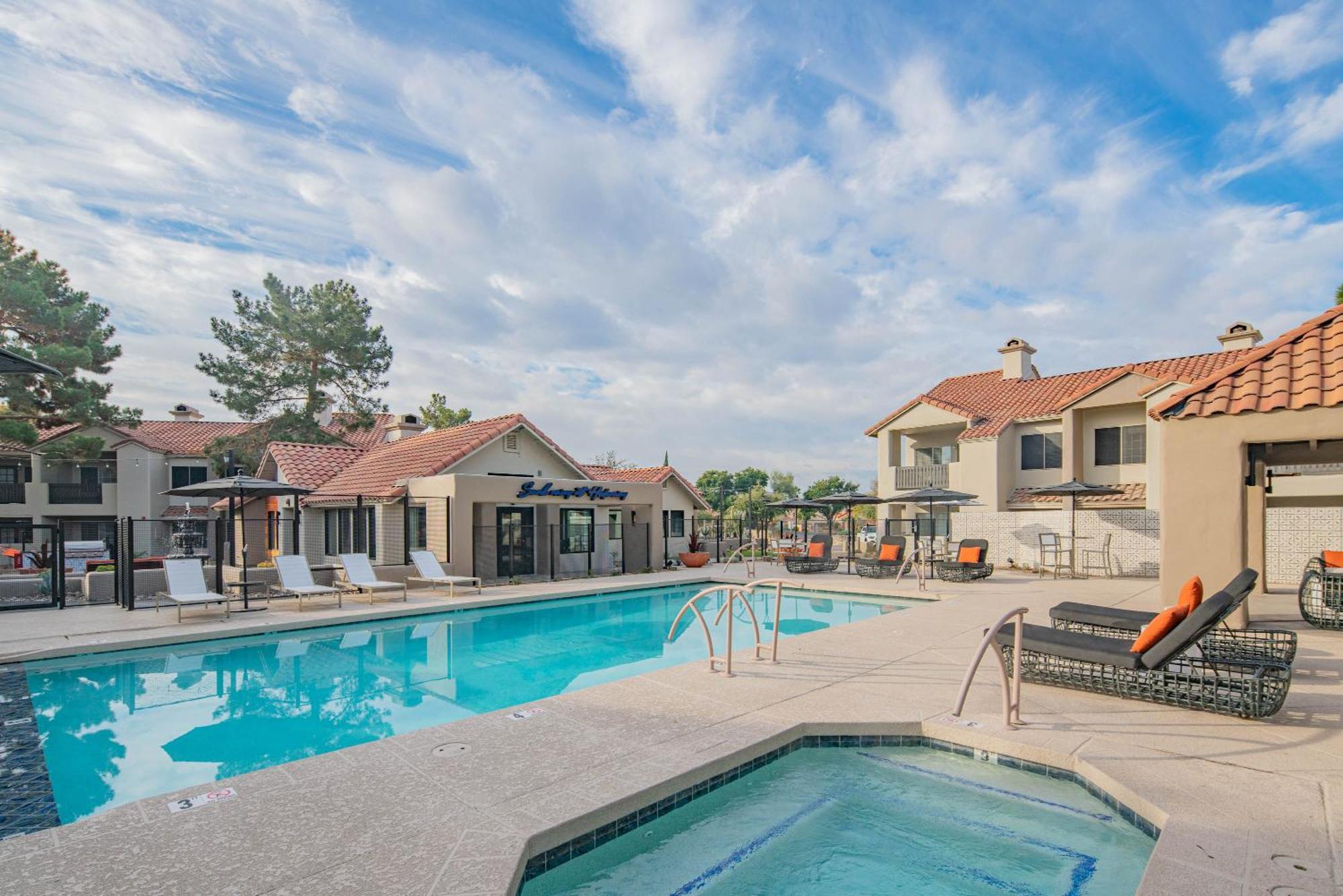 Steps Away To Tpc Golf & Min To Shopping District-h2057 Scottsdale