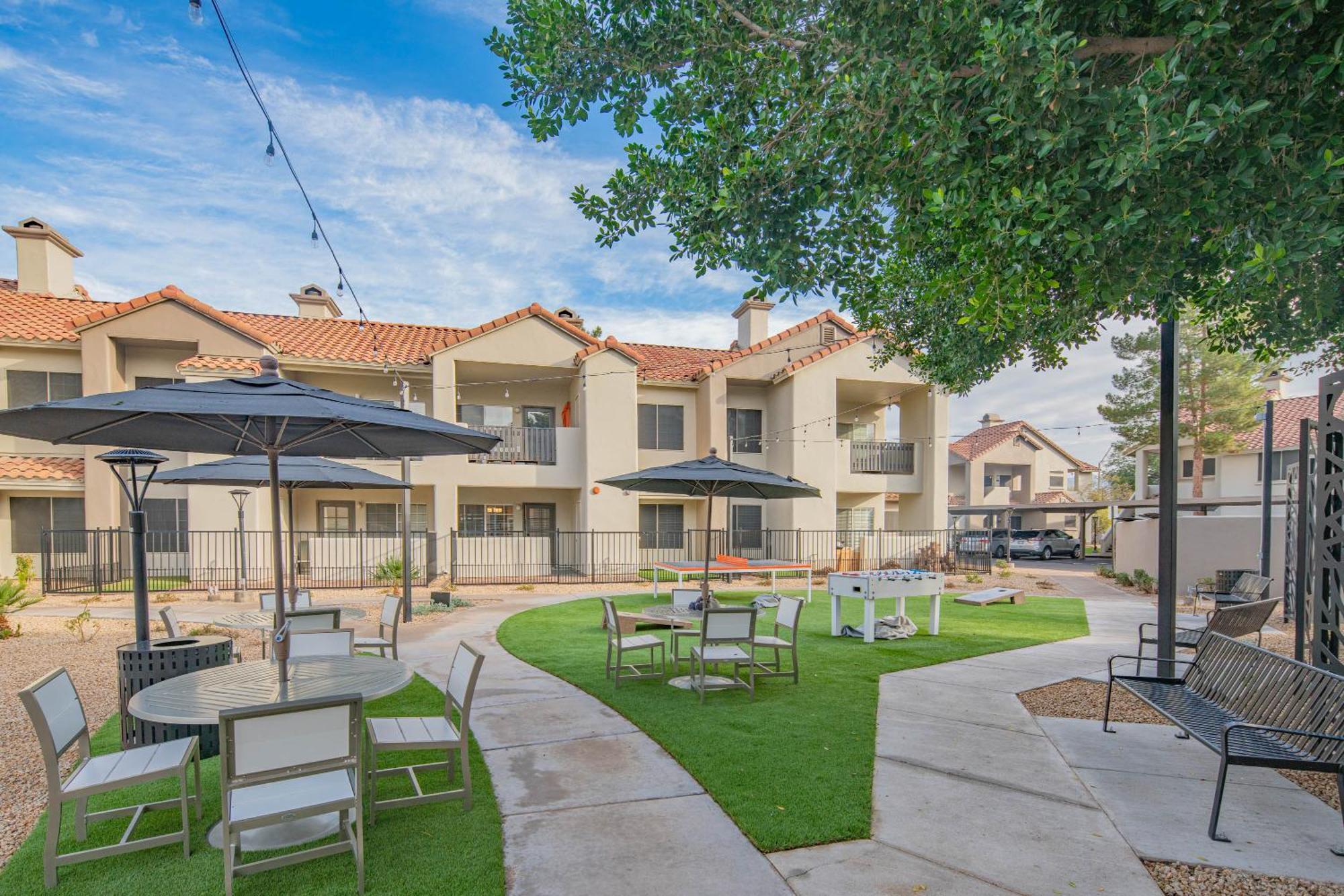 Steps Away To Tpc Golf & Min To Shopping District-h2057 * Scottsdale
