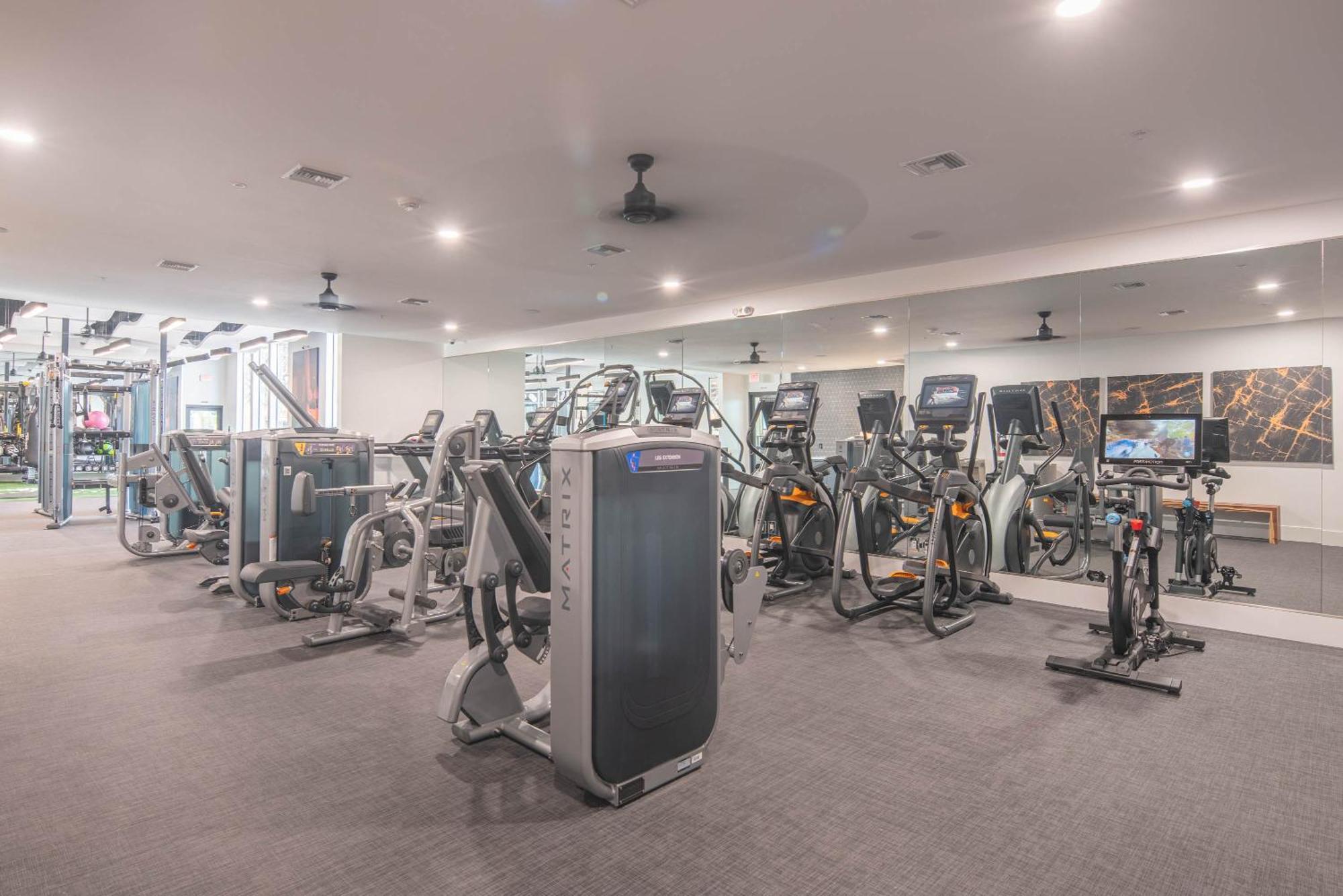 Steps Away To Tpc Golf & Min To Shopping District-h2057 Apartment *