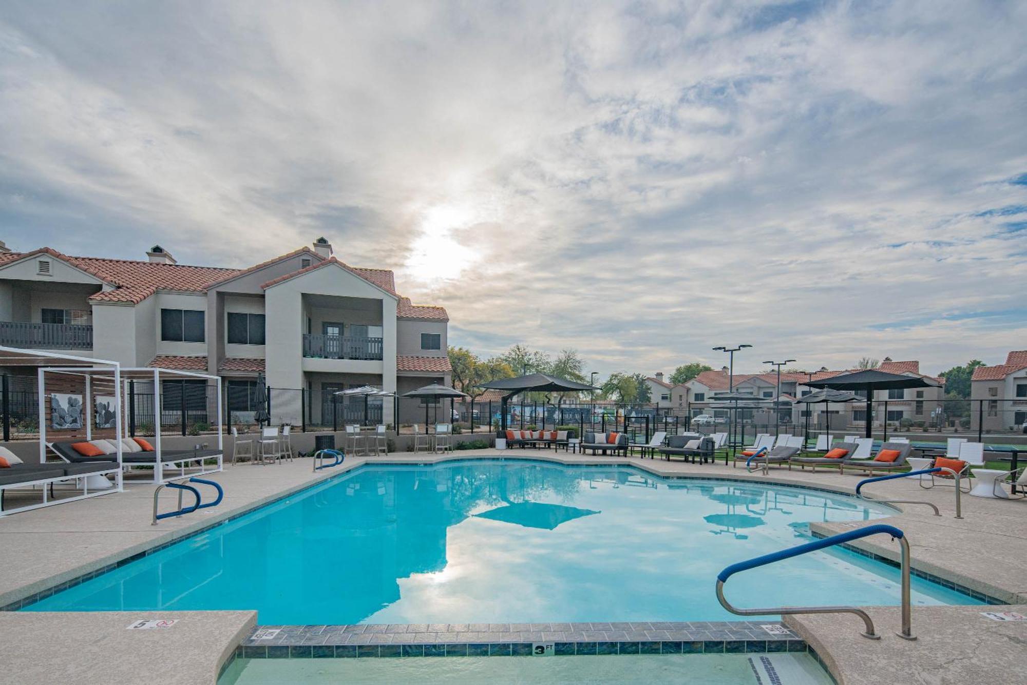Steps Away To Tpc Golf & Min To Shopping District-h2057