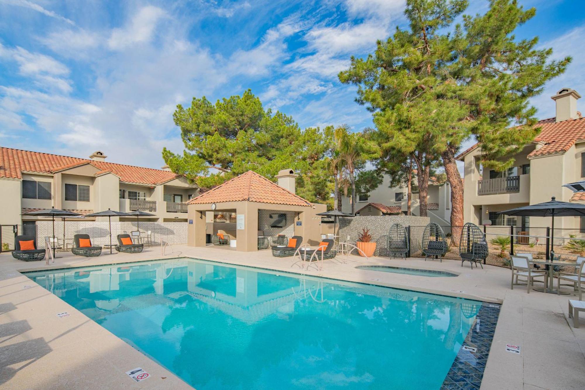 Steps Away To Tpc Golf & Min To Shopping District-h2057 * Scottsdale